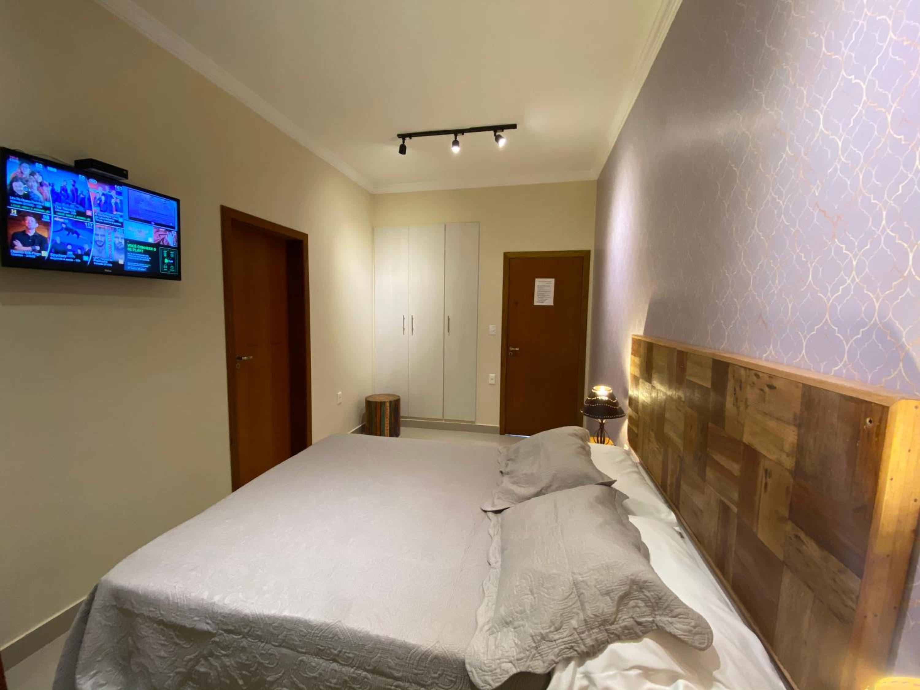 Standard Double Room - Photo 7