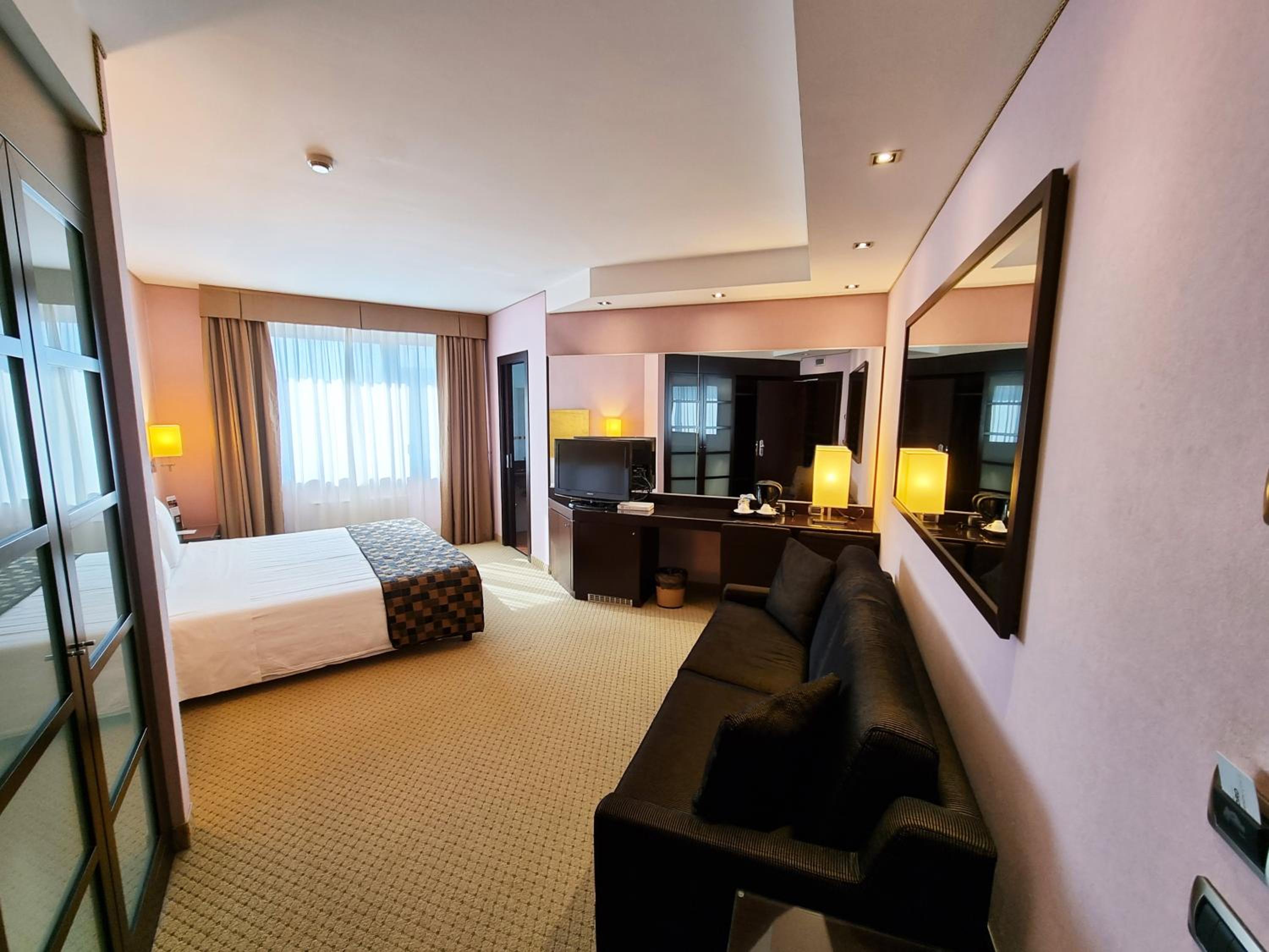 Junior Suite with Spa Bath - Photo 1