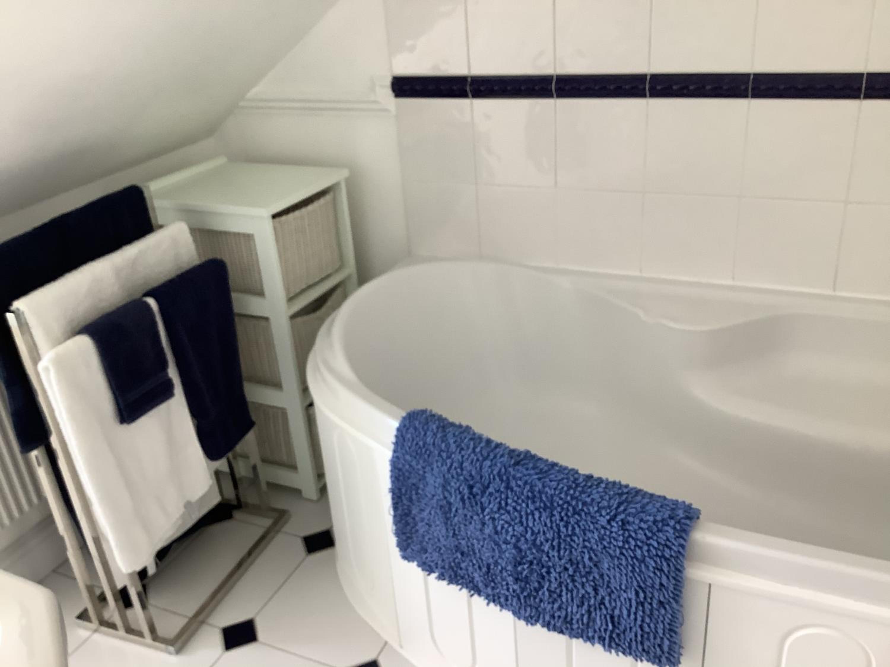 Single Room with Bathroom photo 2