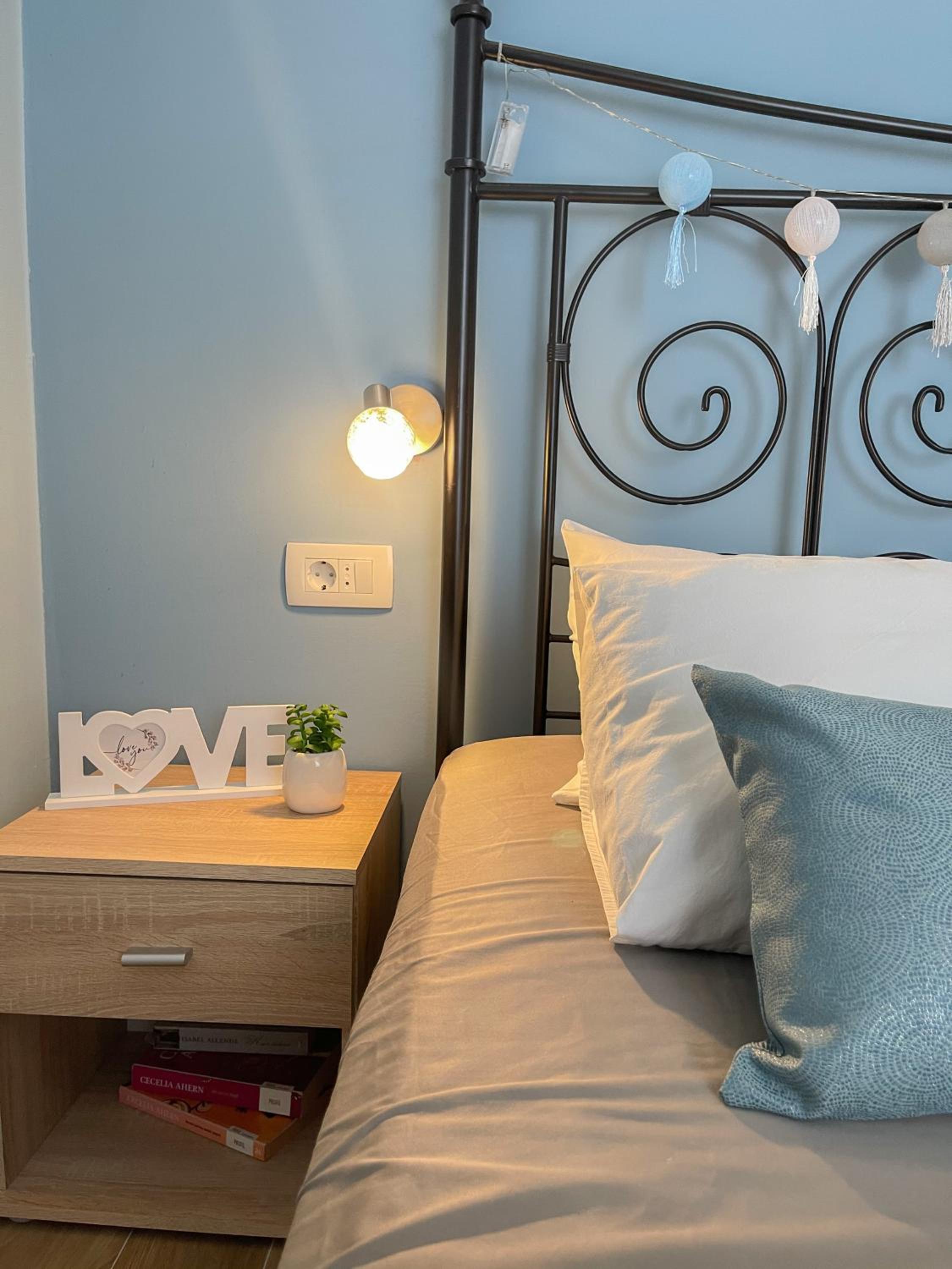 Double Room with Private Bathroom - Photo 22