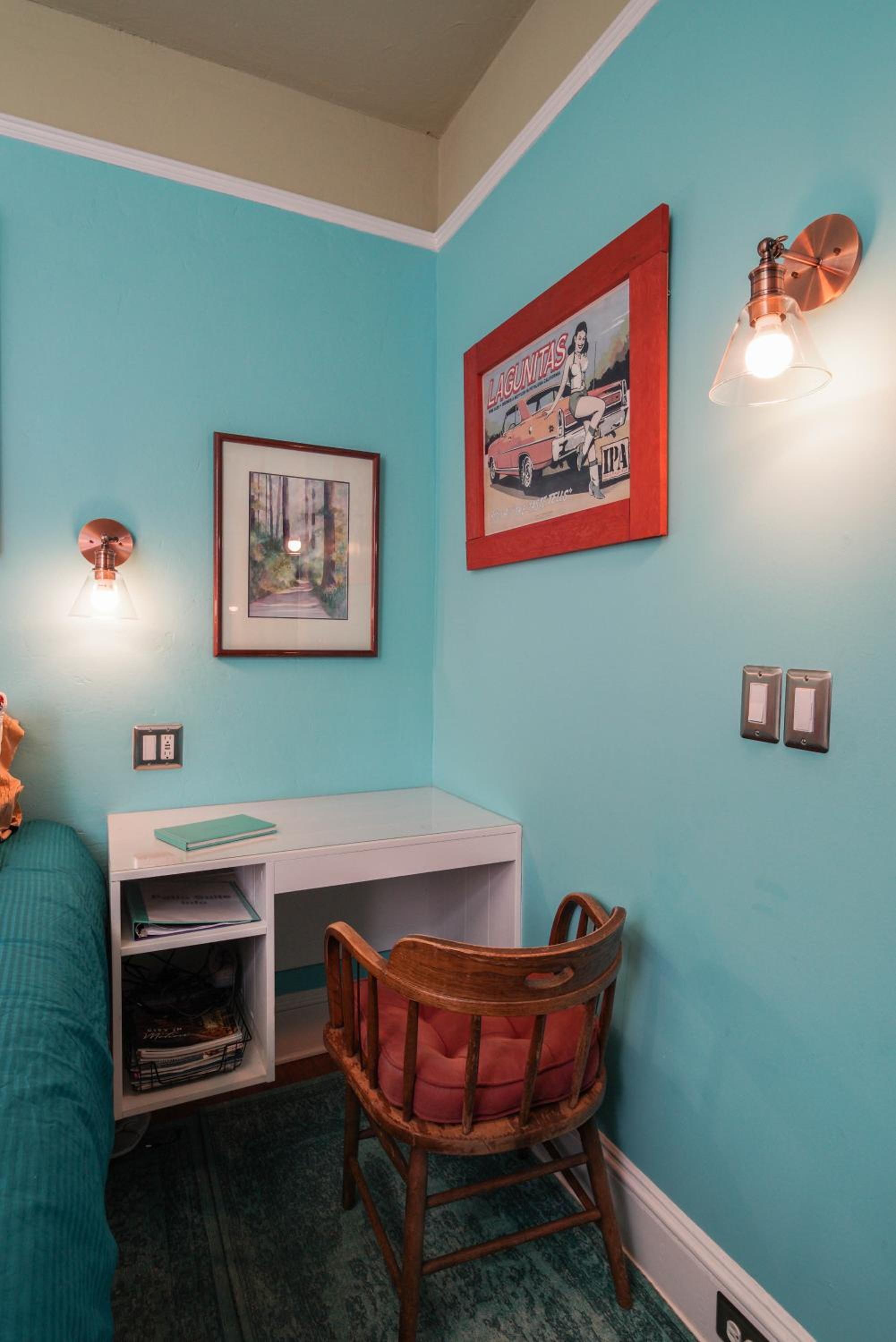 One-Bedroom Apartment - Photo 3