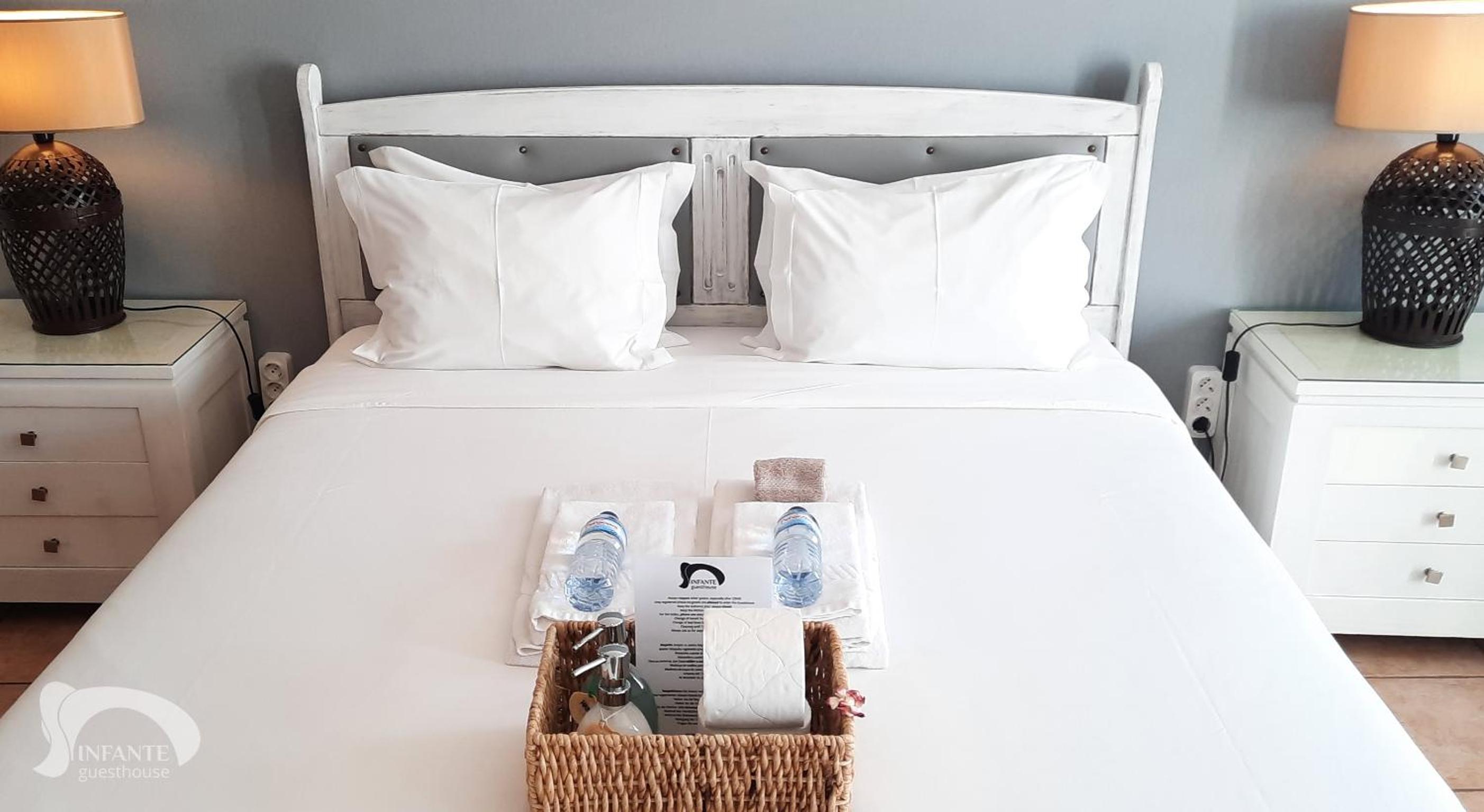 Double Room With Side Sea View And Private Bathroom photo 2