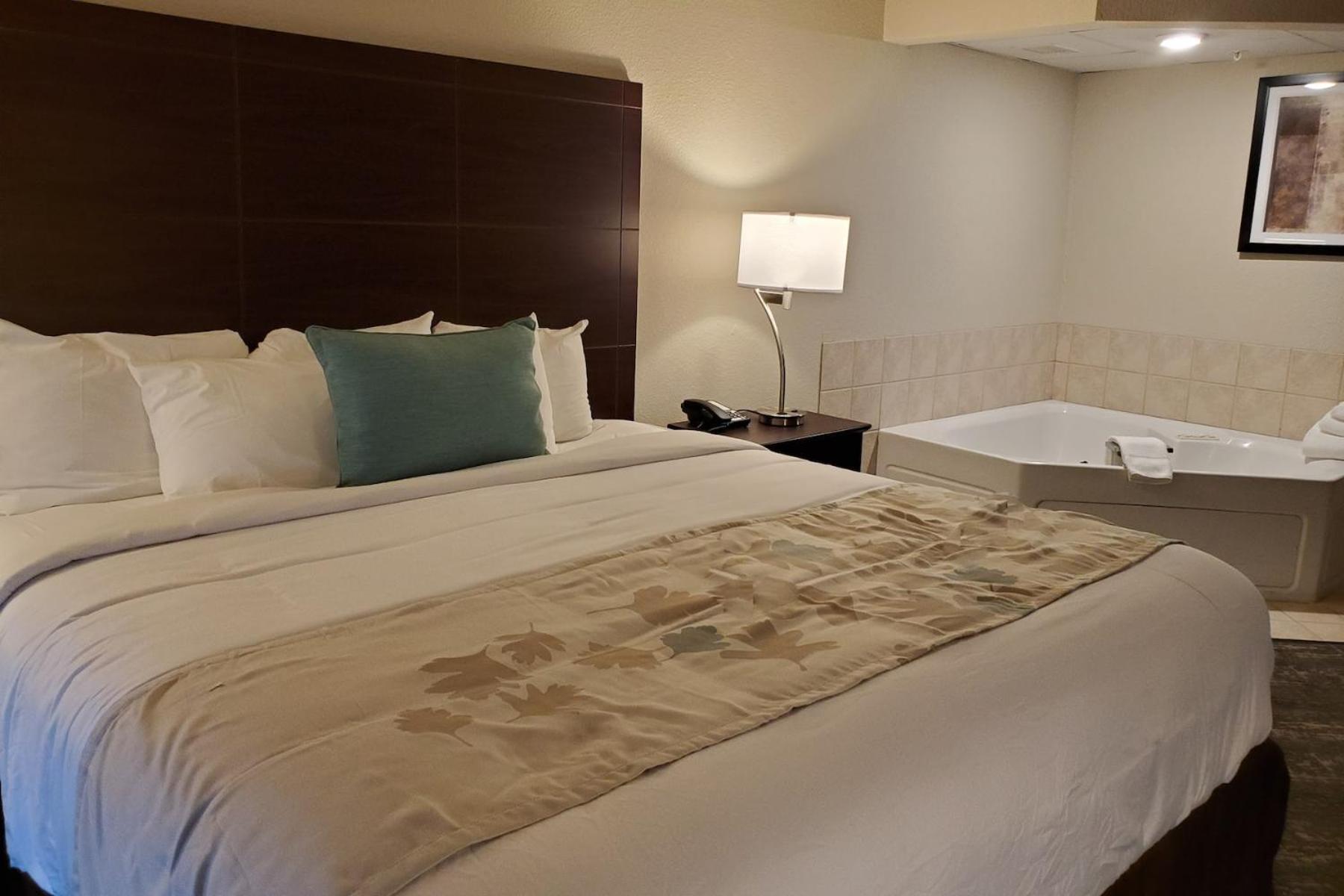 Deluxe Queen Room - Non-Smoking - Photo 1