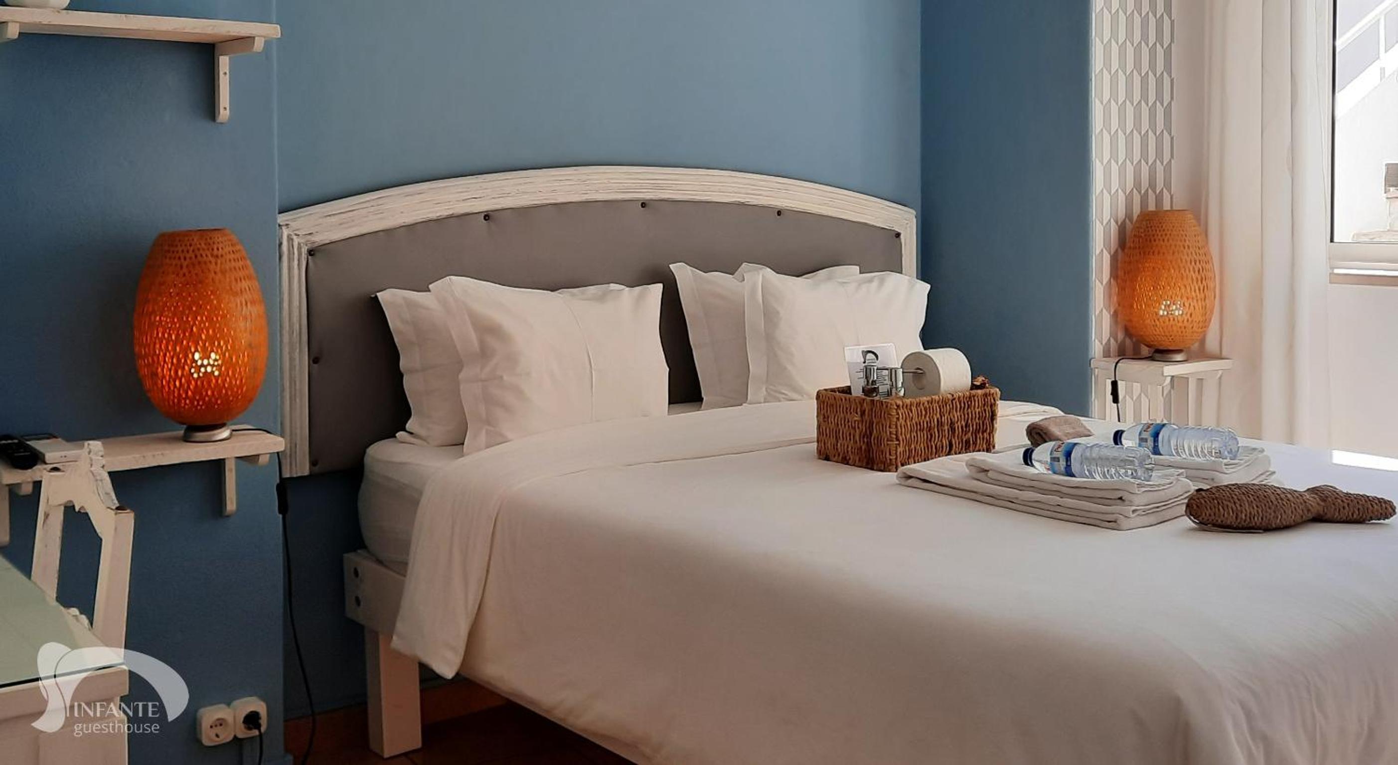 Double Room With Side Sea View And Private Bathroom photo 1