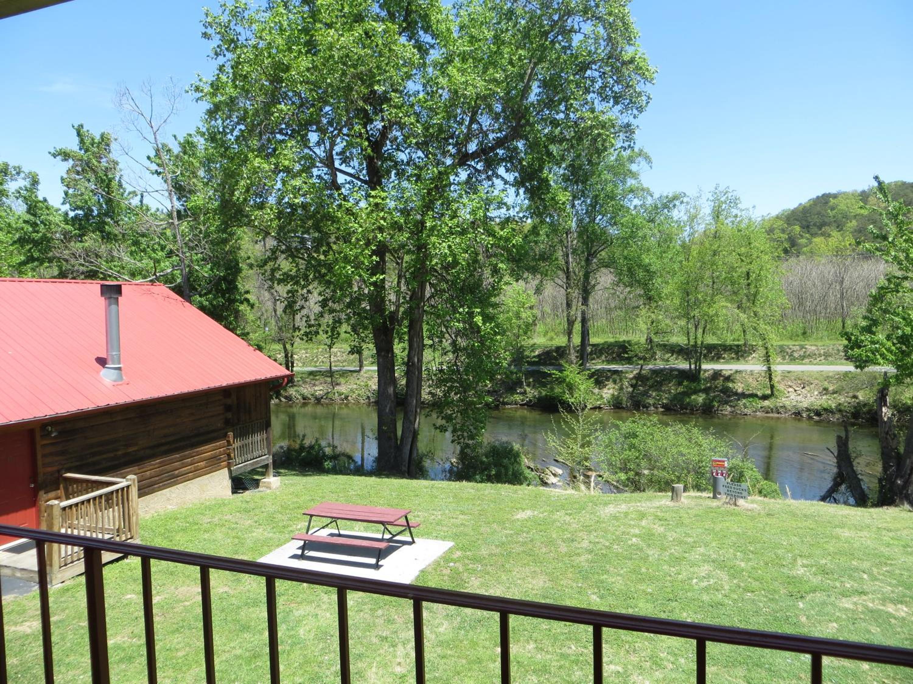 Queen Room with Two Queen Beds - River View (Non Smoking) - Photo 5
