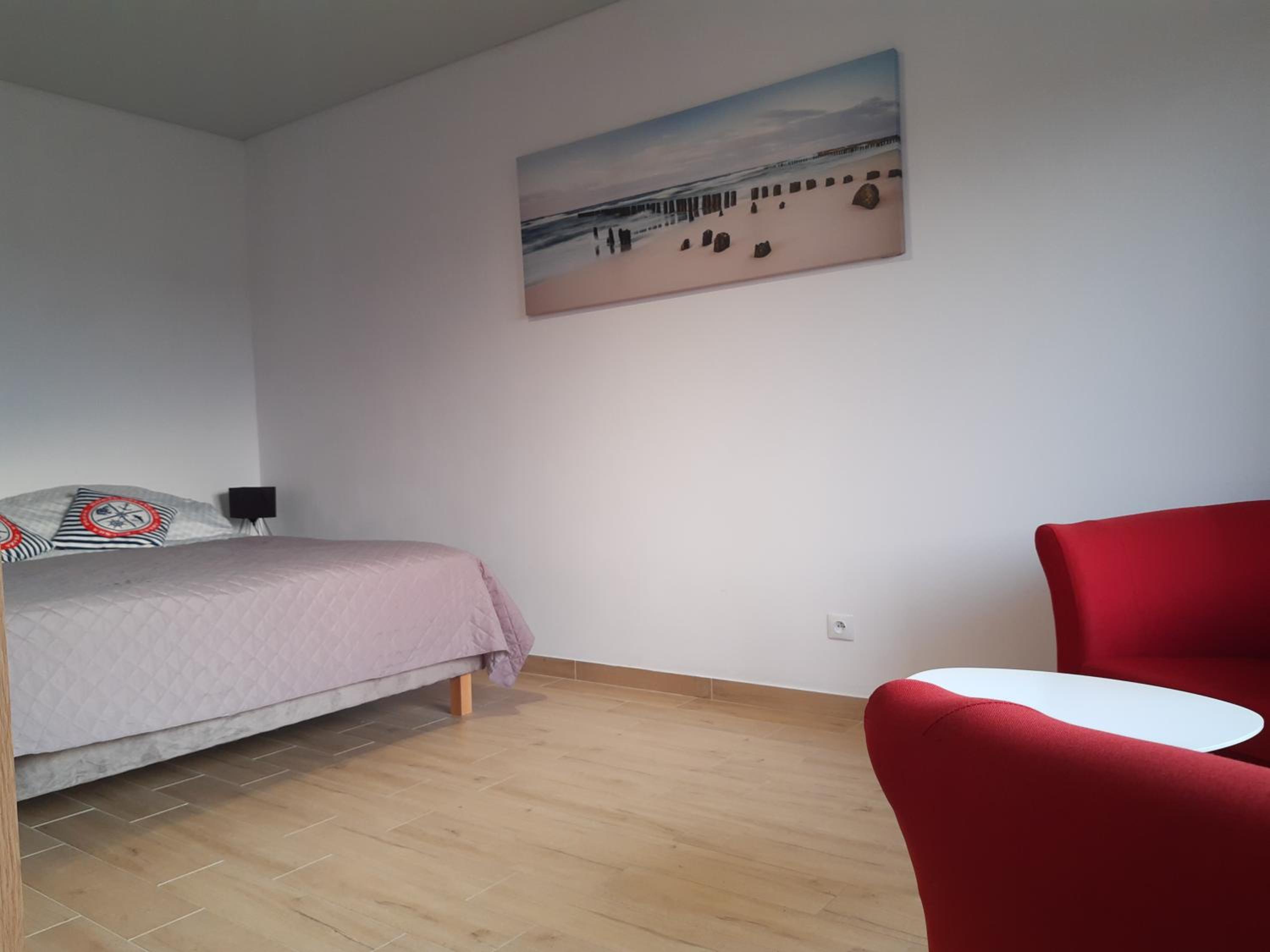 One-Bedroom Apartment - Photo 4
