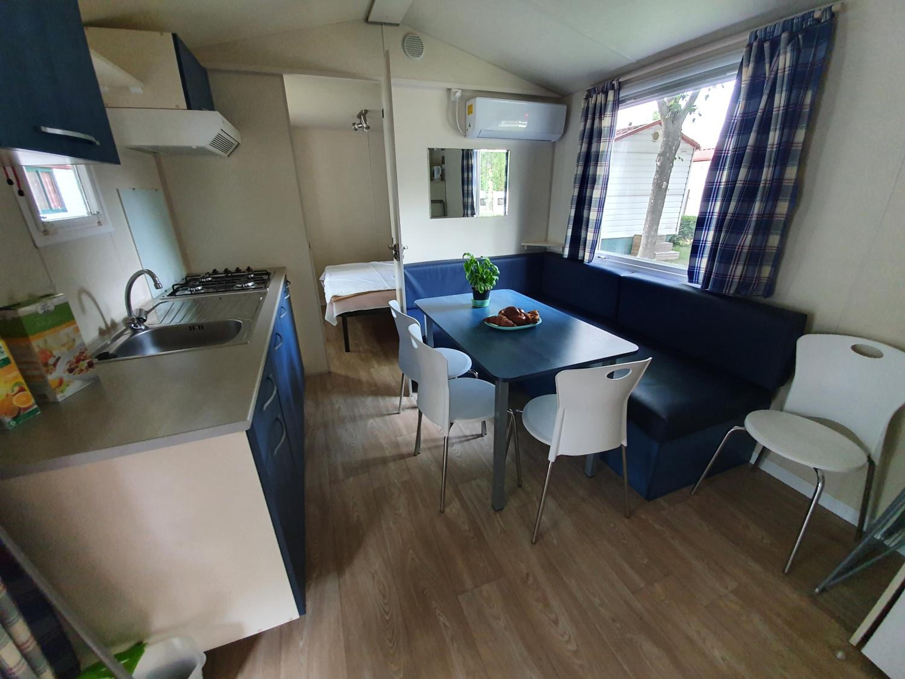 Mobile Home photo 2