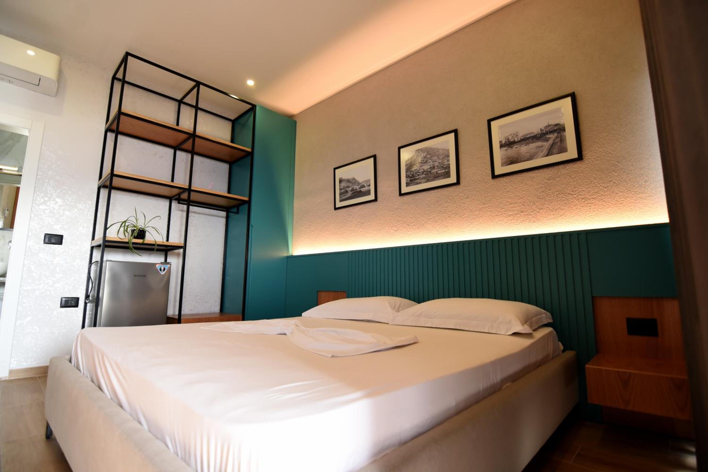 Deluxe Double Room with Balcony and Sea View