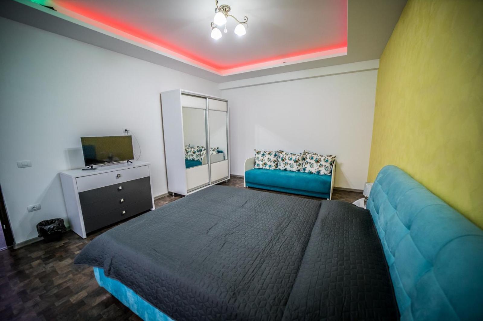 Family Room with Private Bathroom photo 2