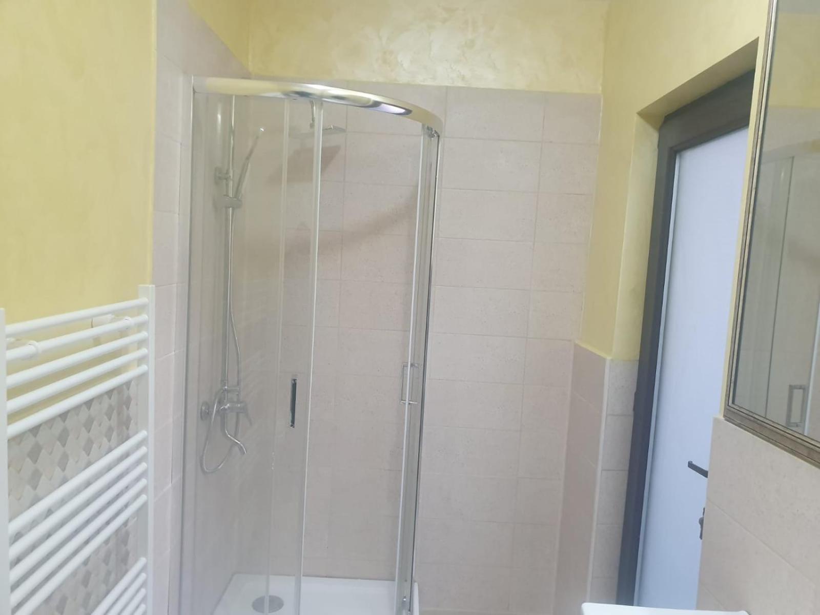 Family Room with Private Bathroom photo 3