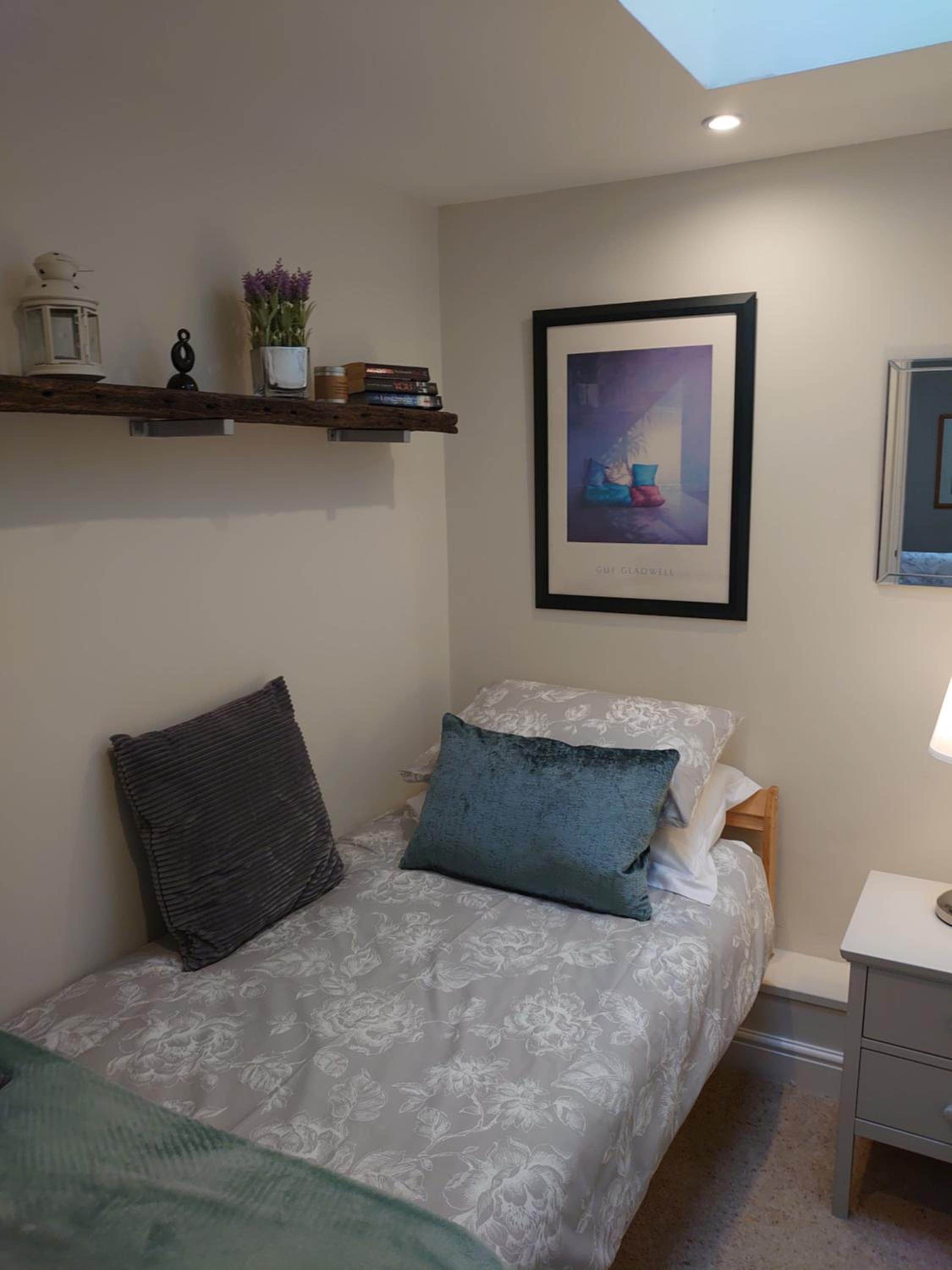 Two-Bedroom House - Photo 27