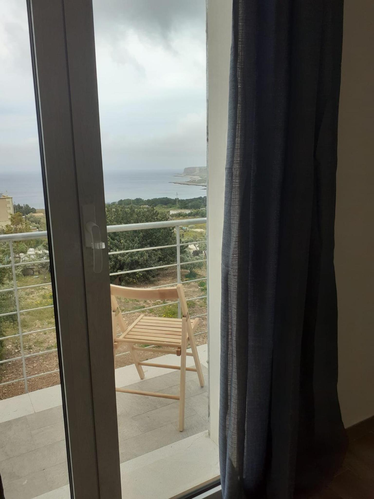 Double Room with Balcony and Sea View photo 3