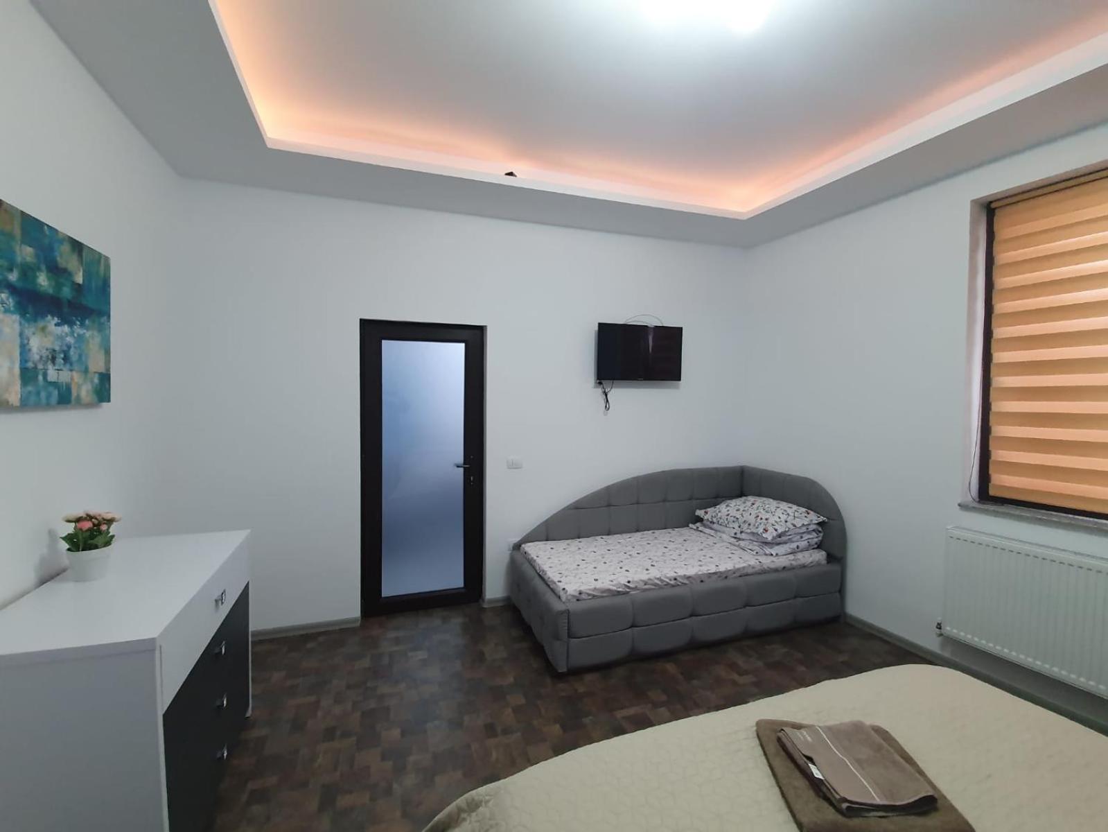 Family Room with Private Bathroom photo 2