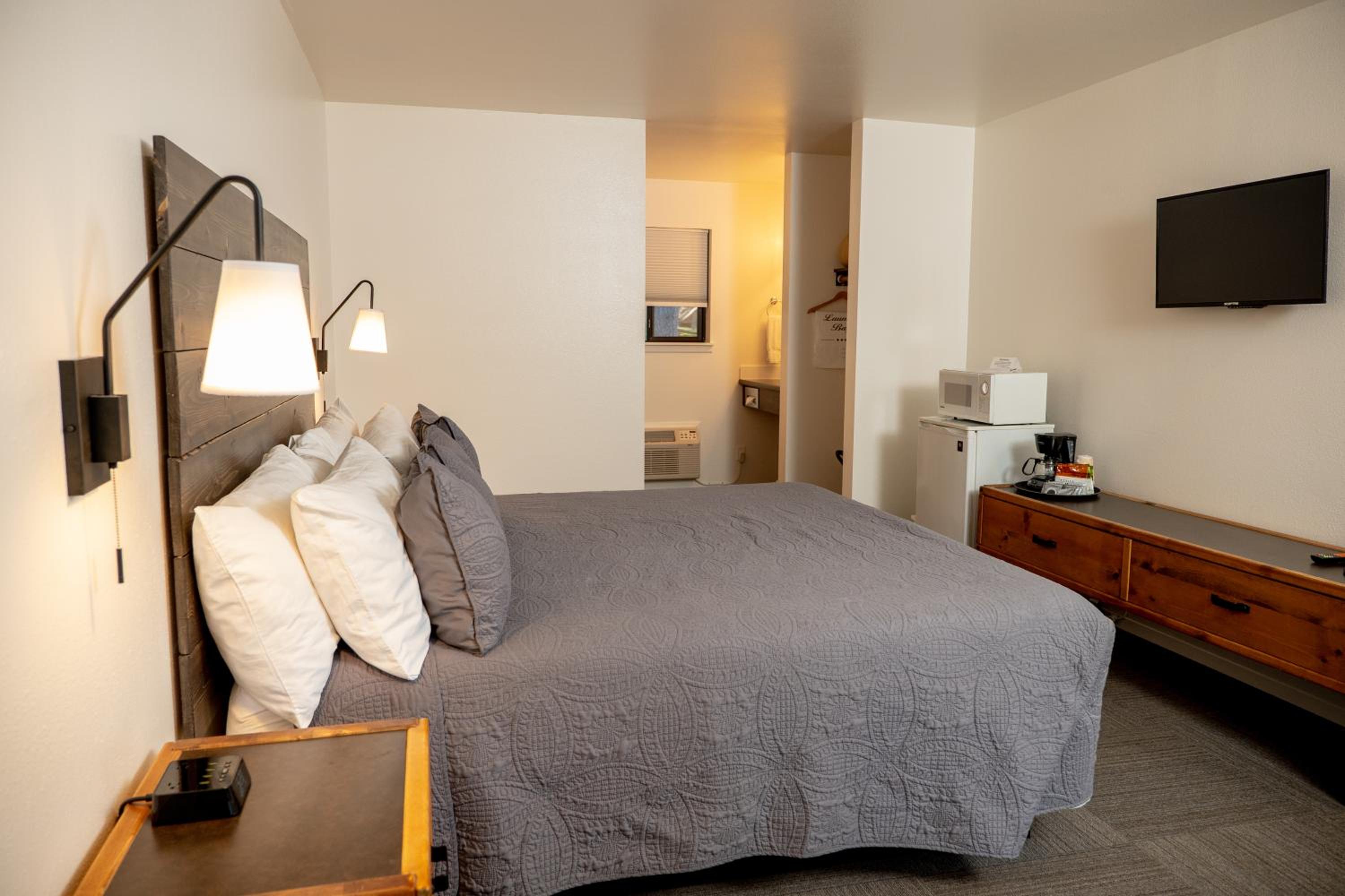 Standard King Room photo 3