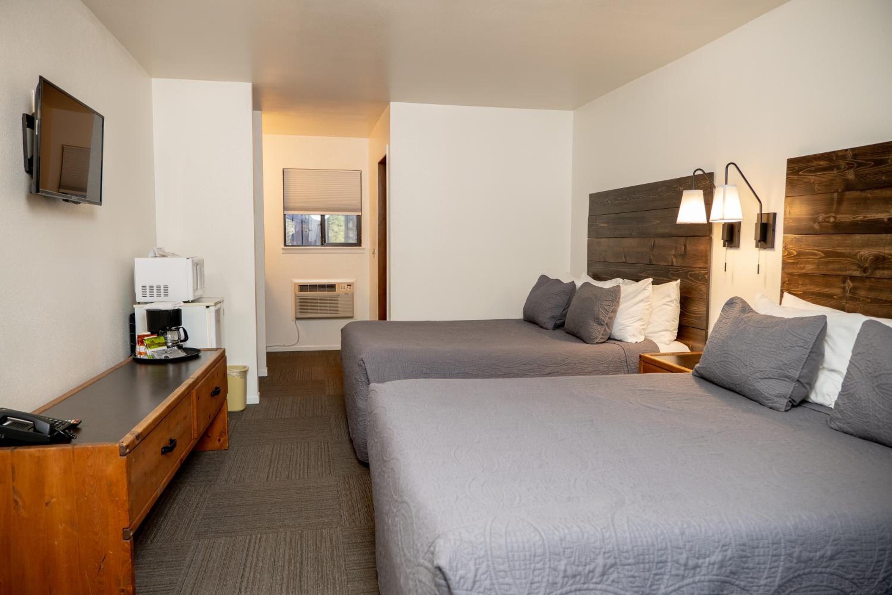 Ground Floor Queen Room with Two Queen Beds photo 1