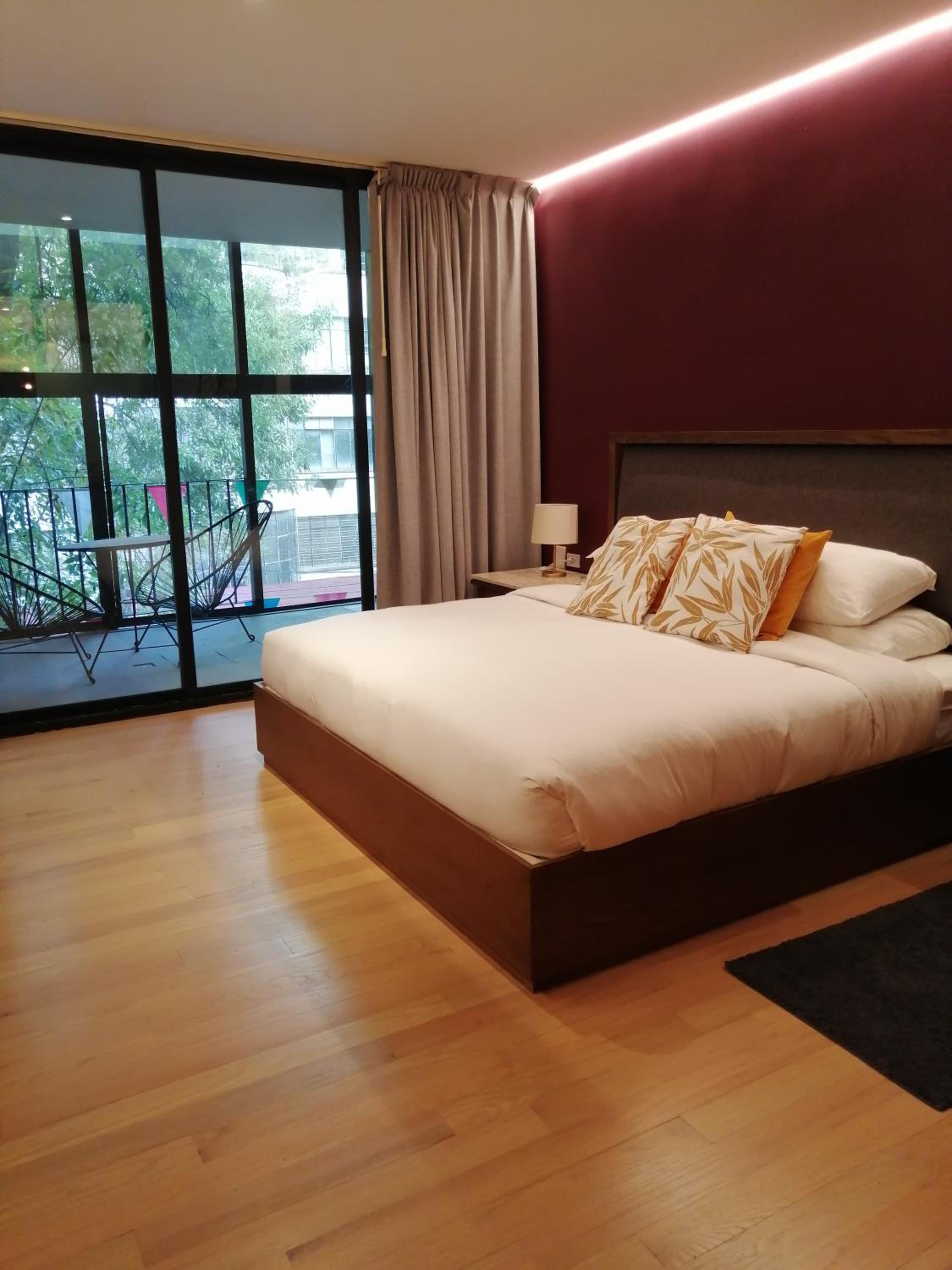 Deluxe Studio