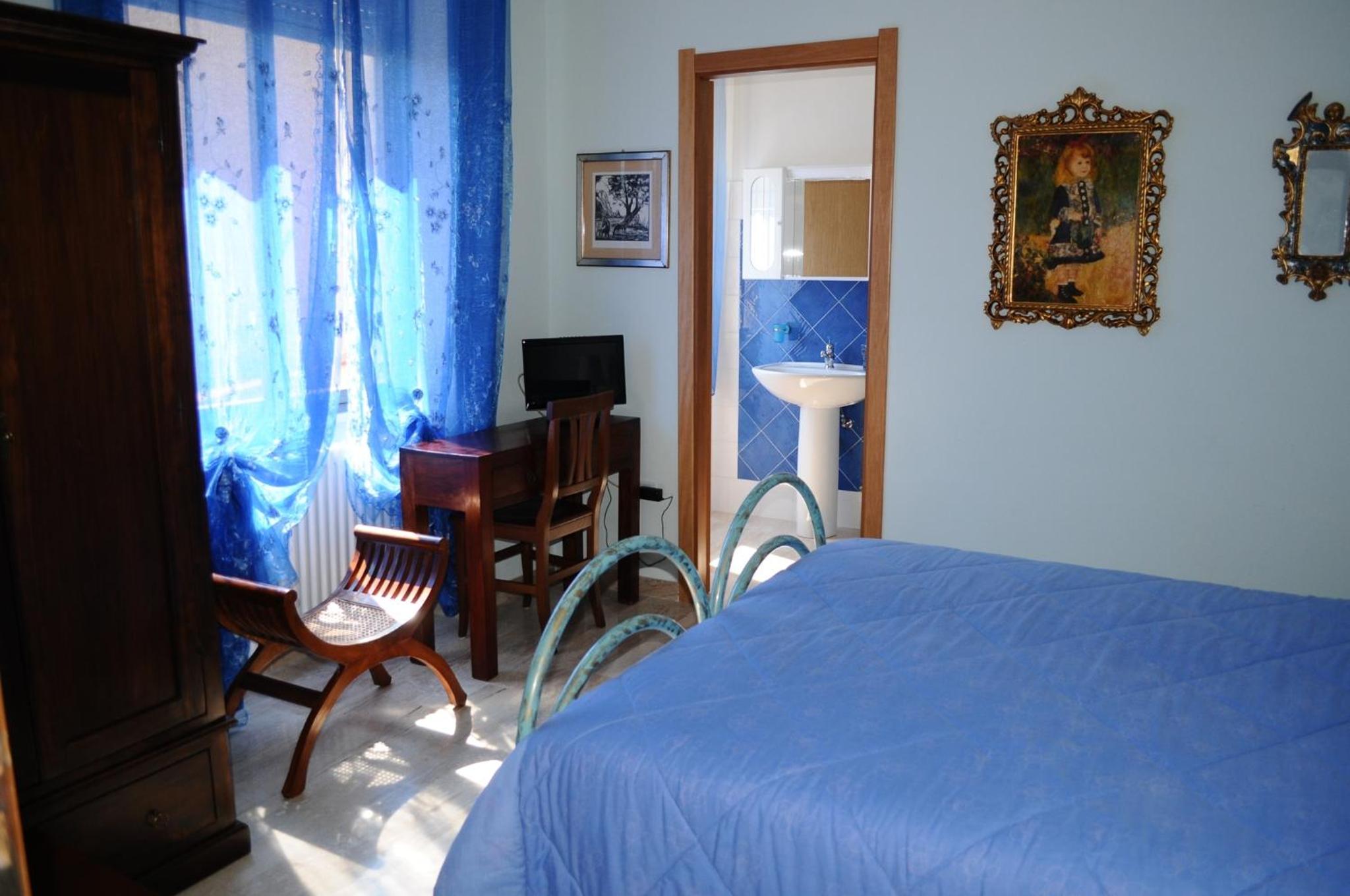 Double or Twin Room - Photo 9