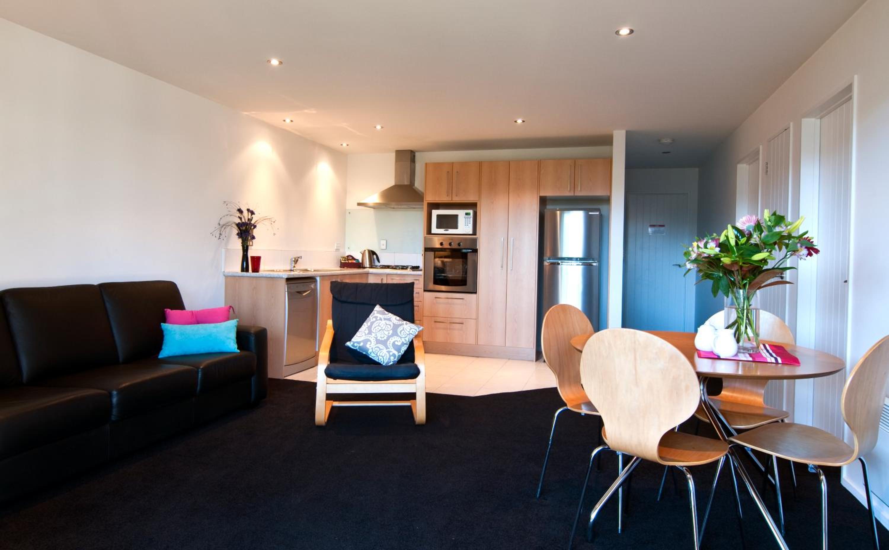 One-Bedroom Apartment - Photo 7