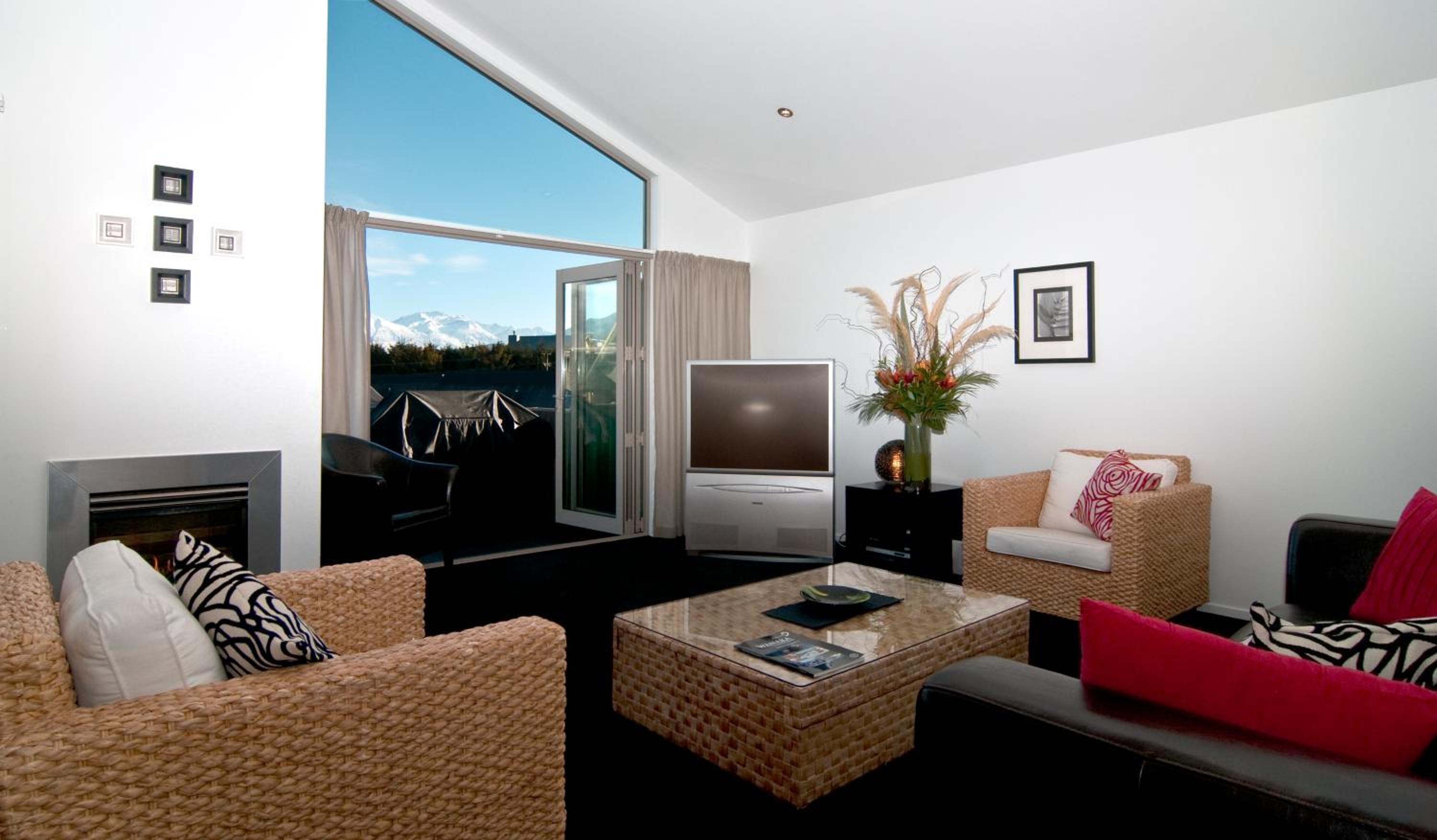 Three-Bedroom Apartment - Photo 8