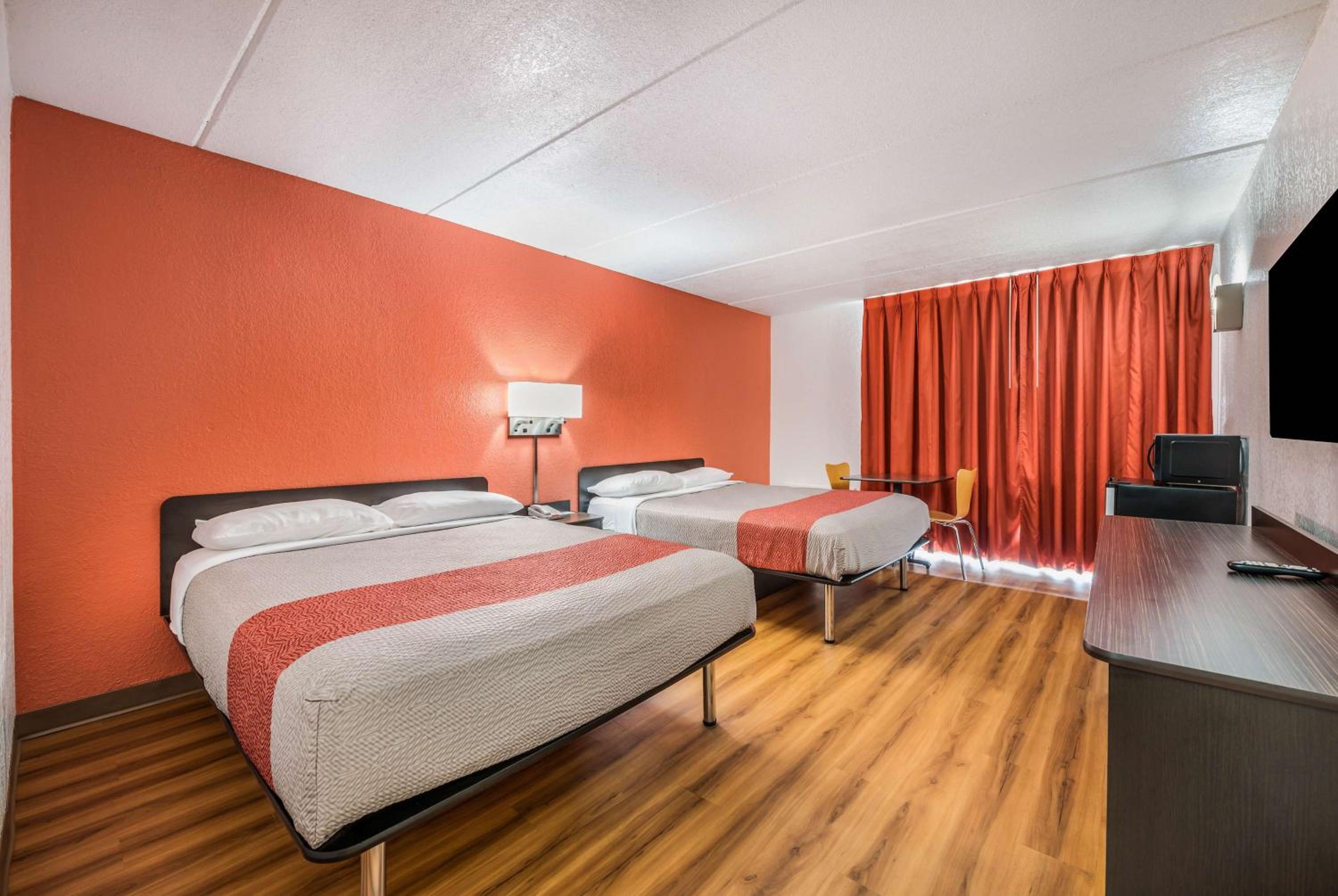 Queen Room with Two Queen Beds - Non-Smoking - Photo 1