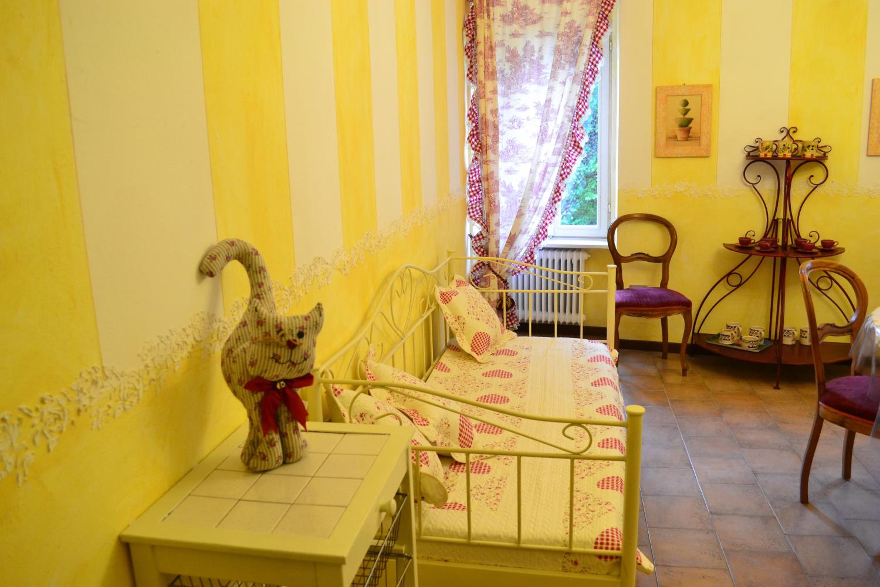 Two-Bedroom Apartment with Balcony photo 2