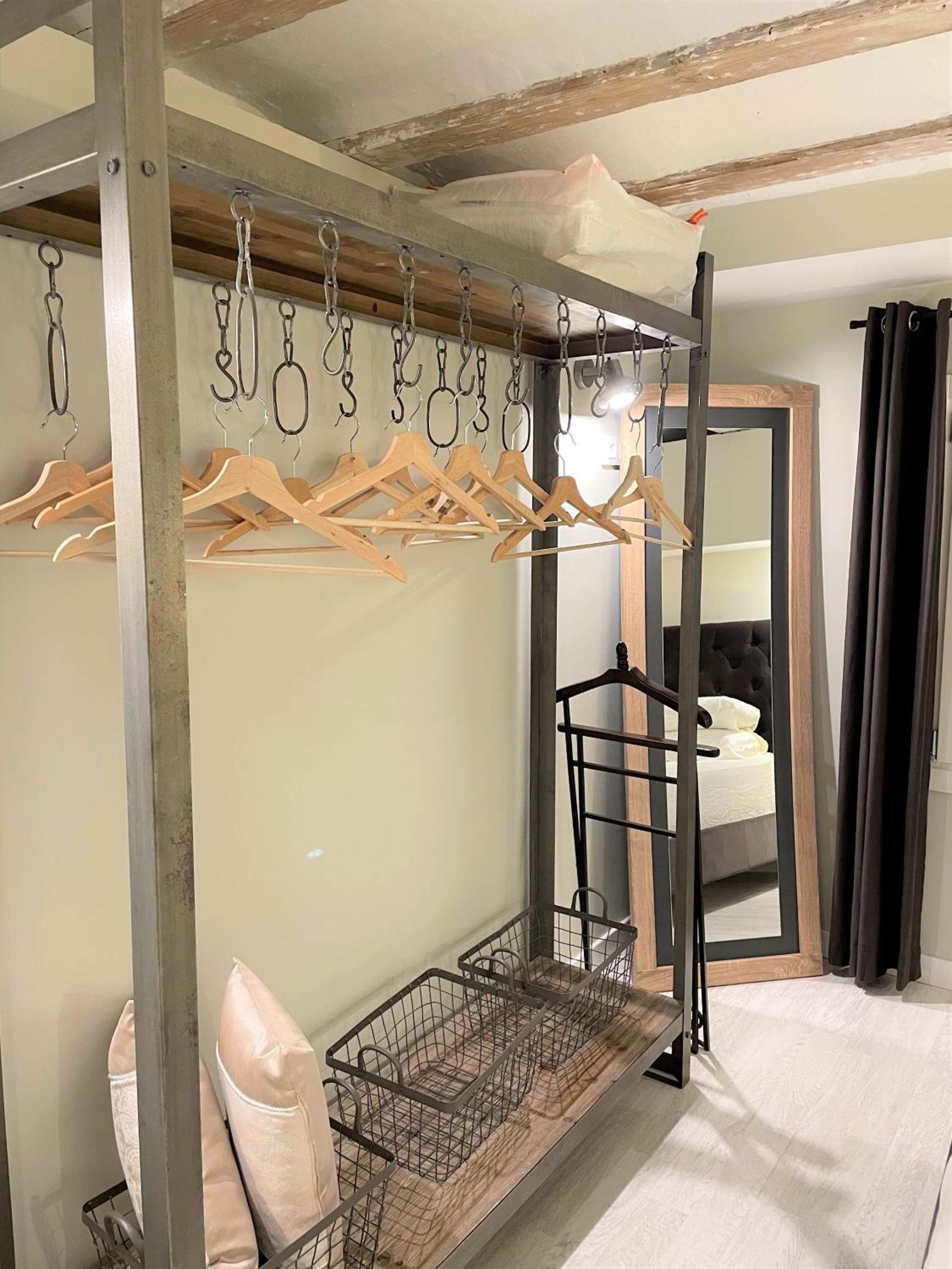 One-Bedroom Apartment - Photo 6