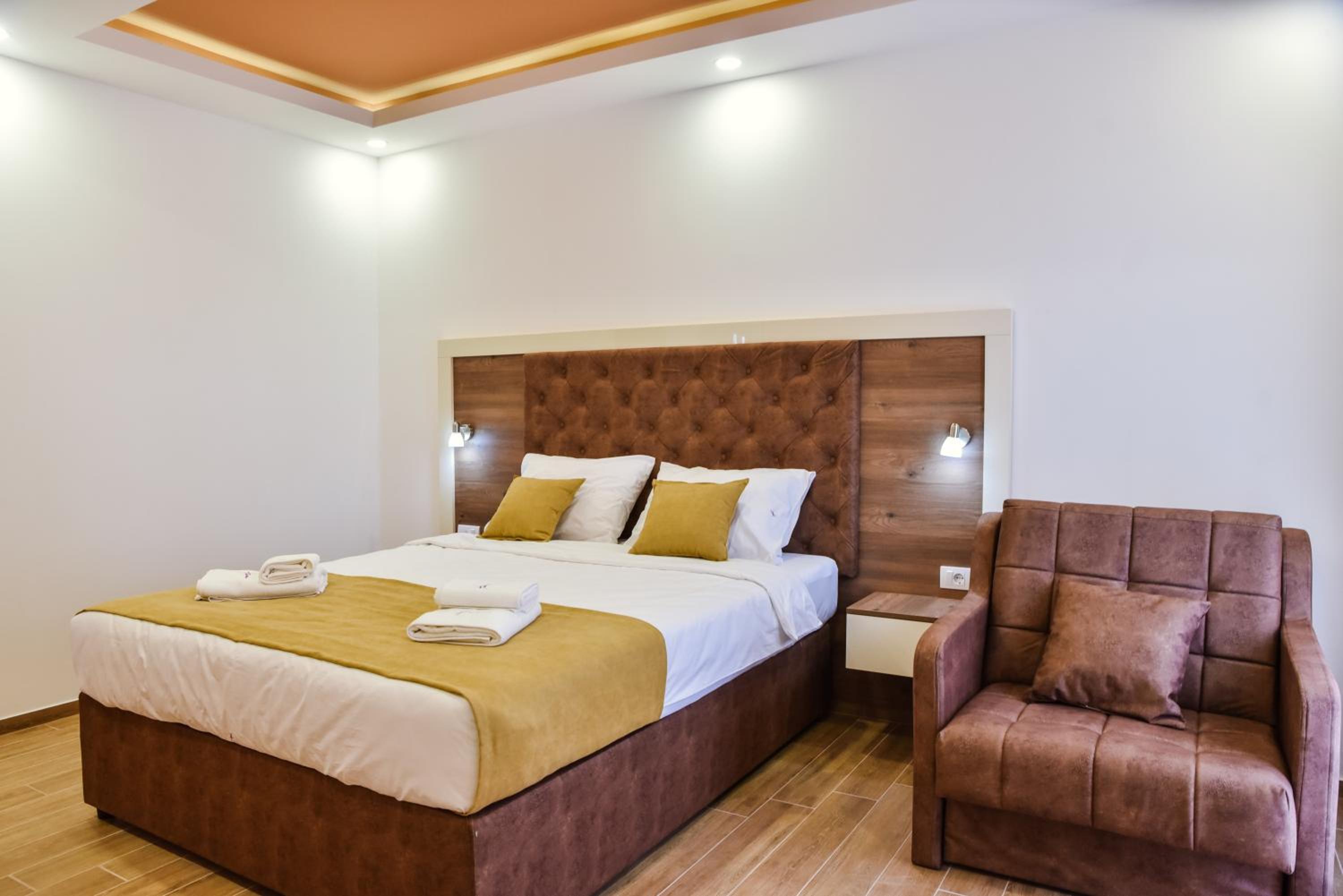 Deluxe Double Room (2 Adults + 1 Child)