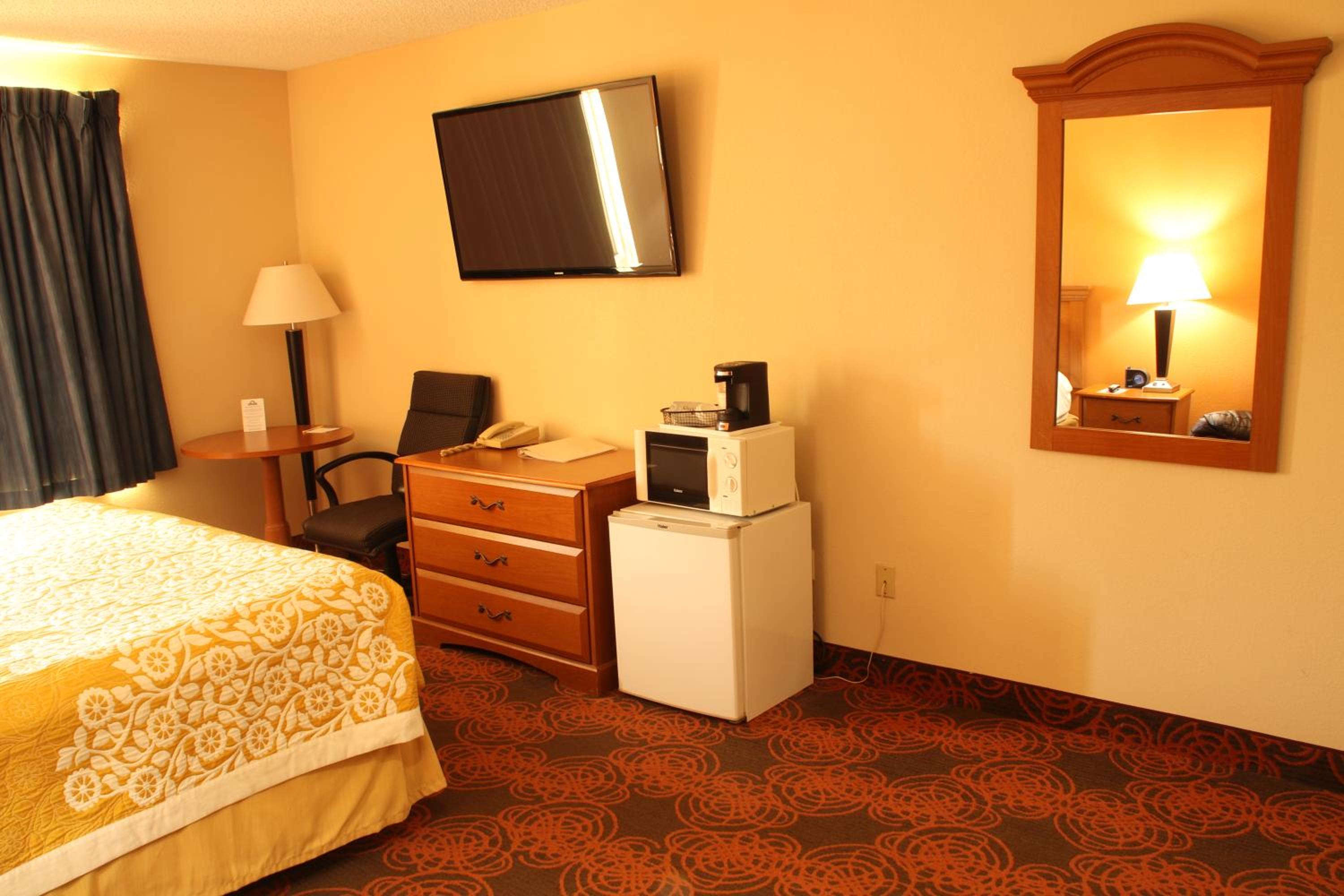 King Room - Non-Smoking - Photo 2