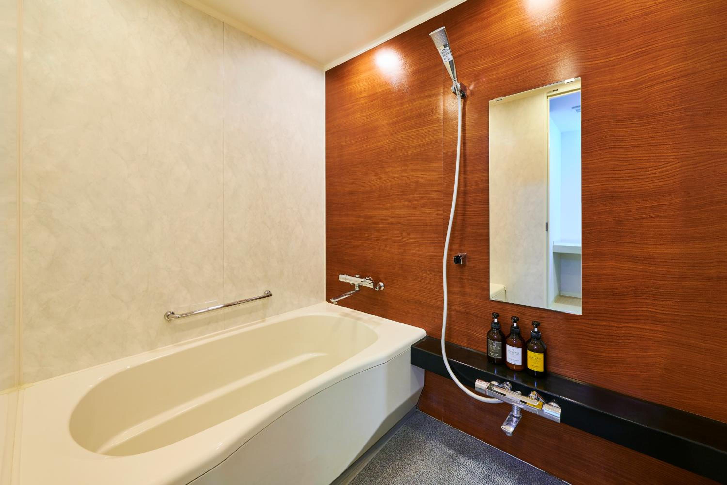 Standard Twin Room on Upper Floor(7-11F) with Terrace 31㎡ - Sea view- Tower Building photo 3