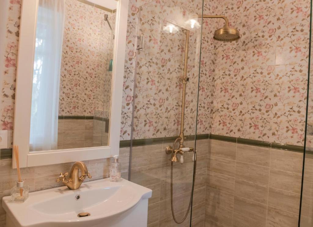 Family Room with Shower photo 3