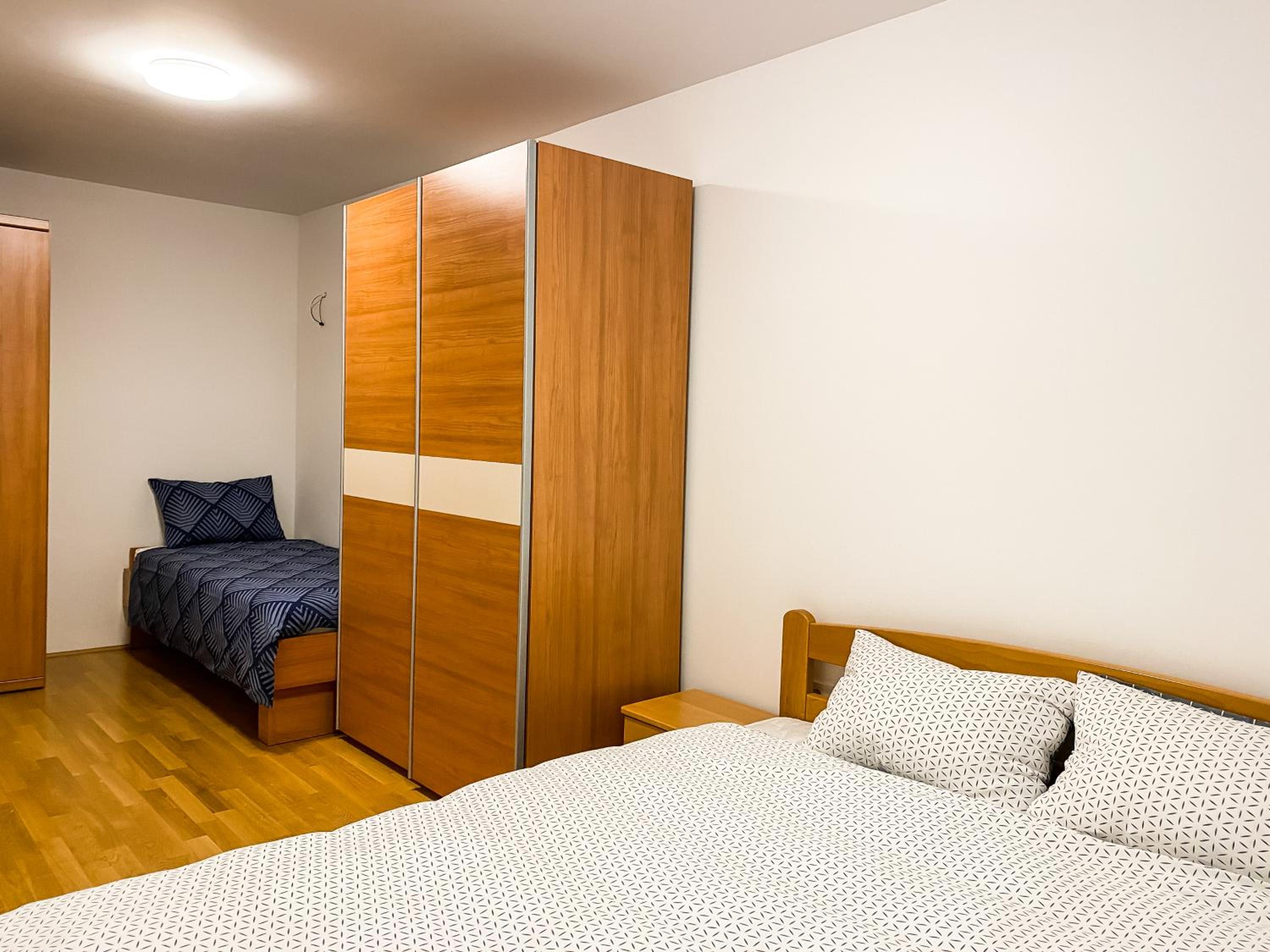Superior Three - Bedroom Apartment with Balcony and Lake View photo 3