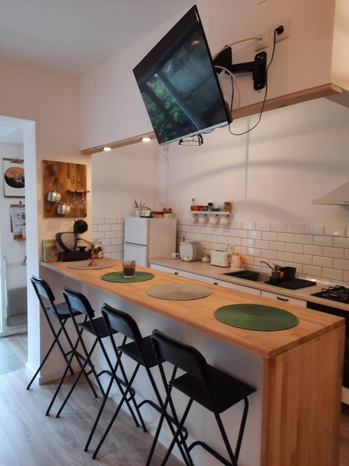 One-Bedroom Apartment - Photo 2