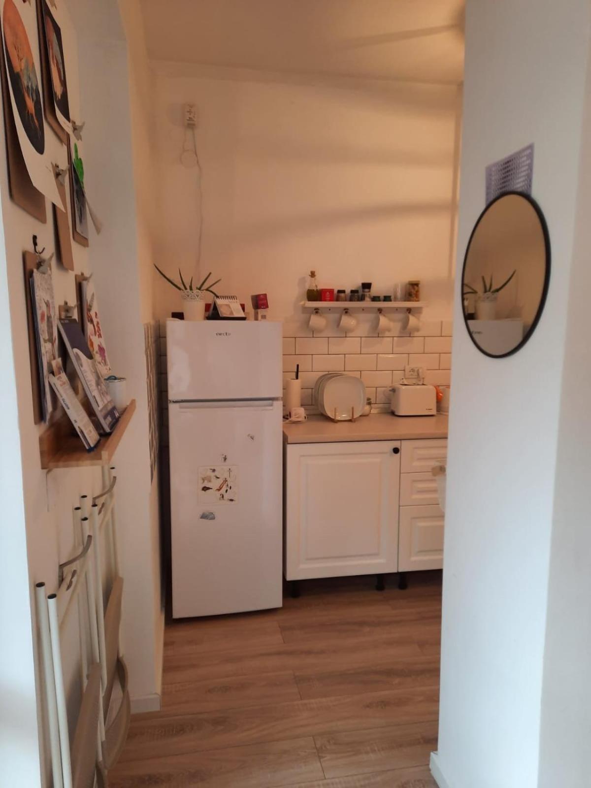 One-Bedroom Apartment - Photo 4