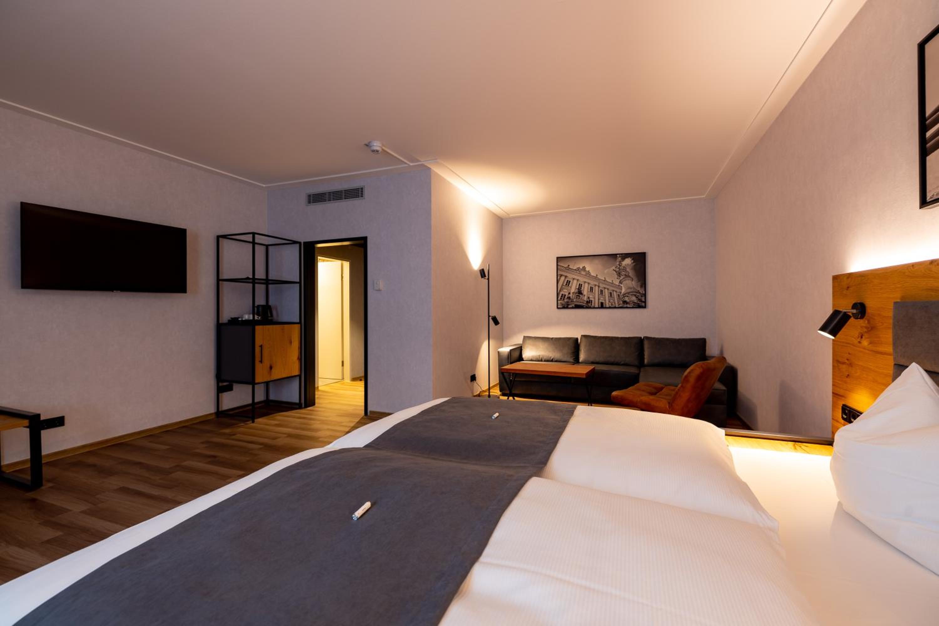 Superior King Room - Photo 4