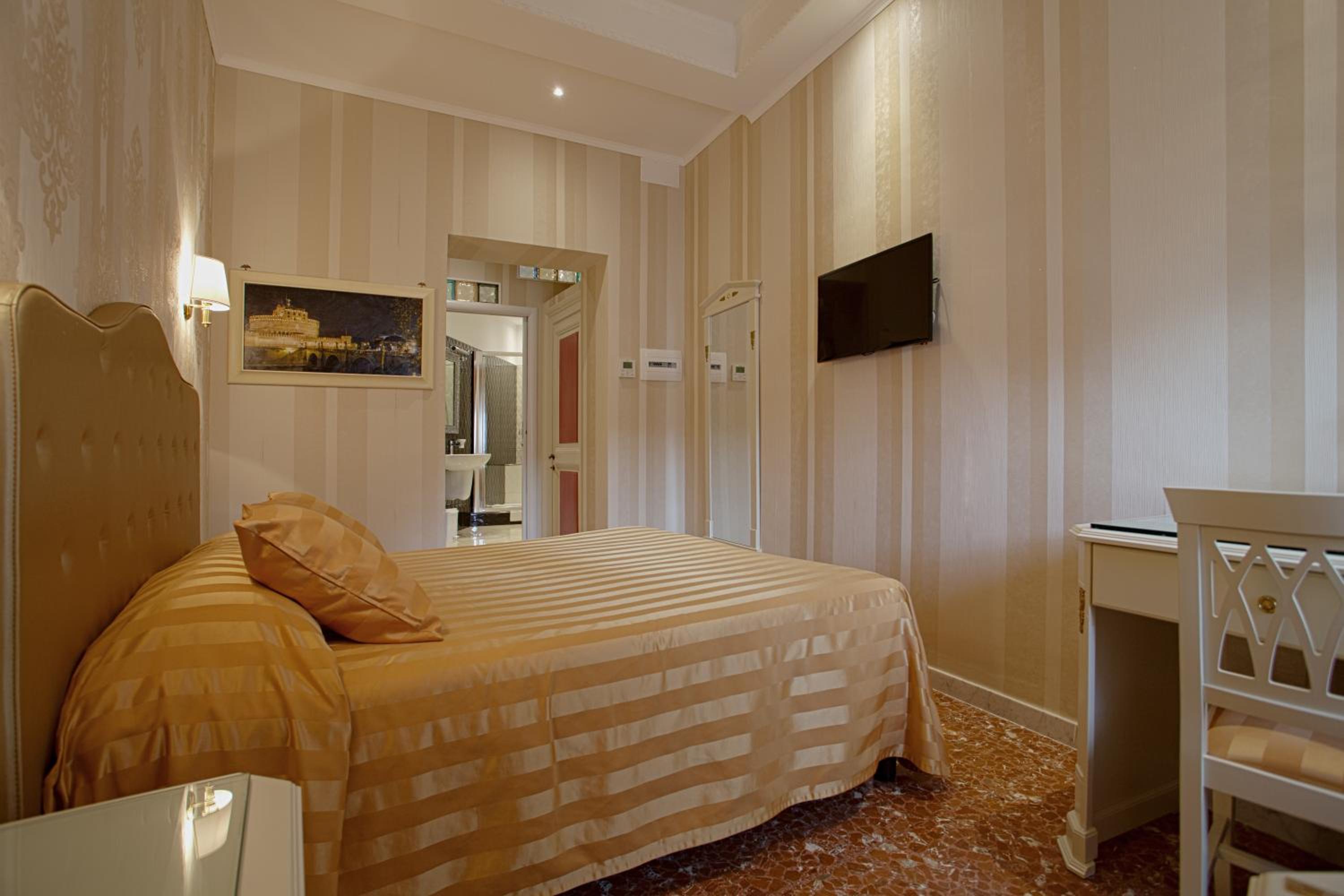 Standard  Double or Twin Room photo 3
