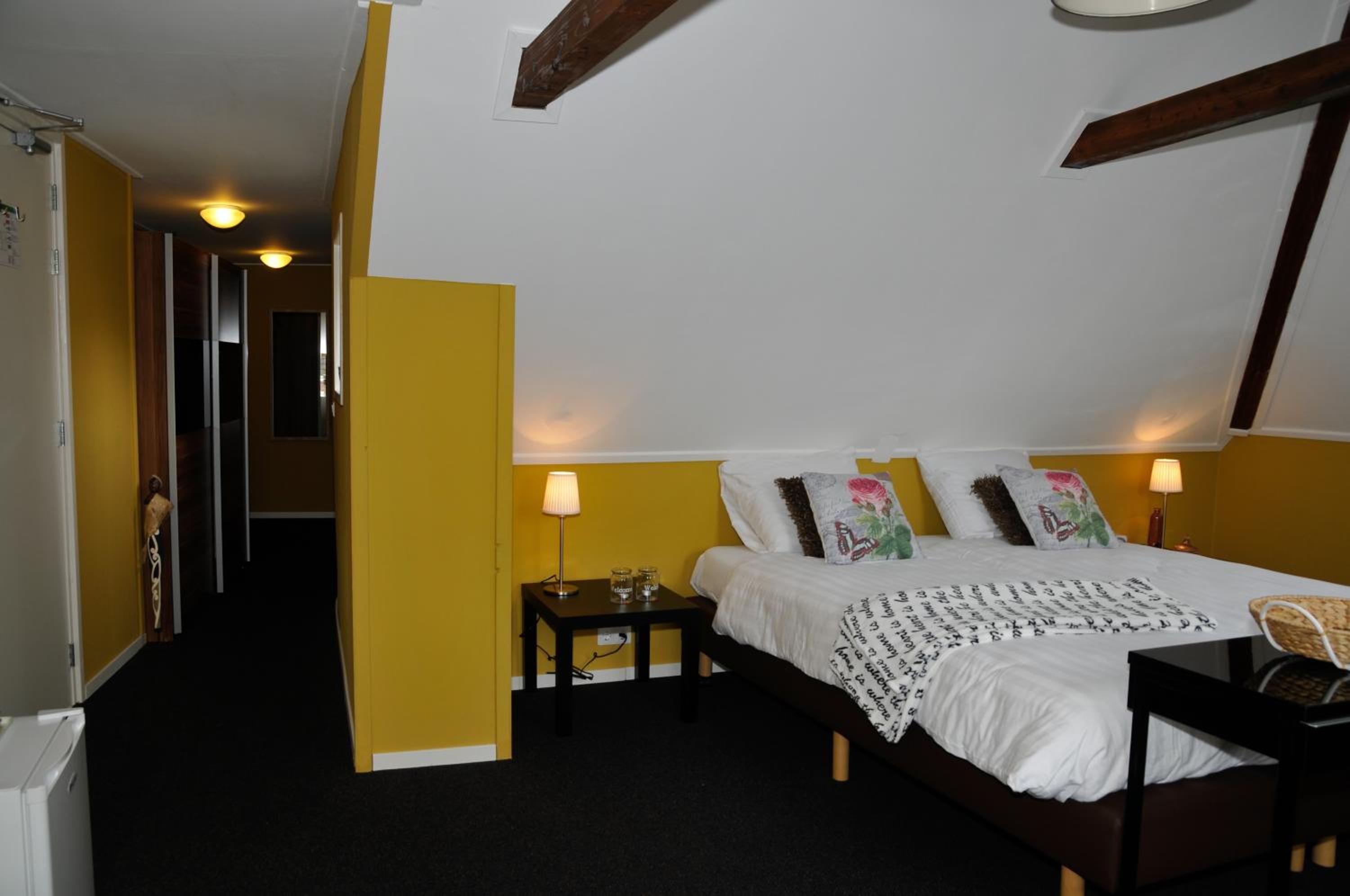 Double Room - Photo 8