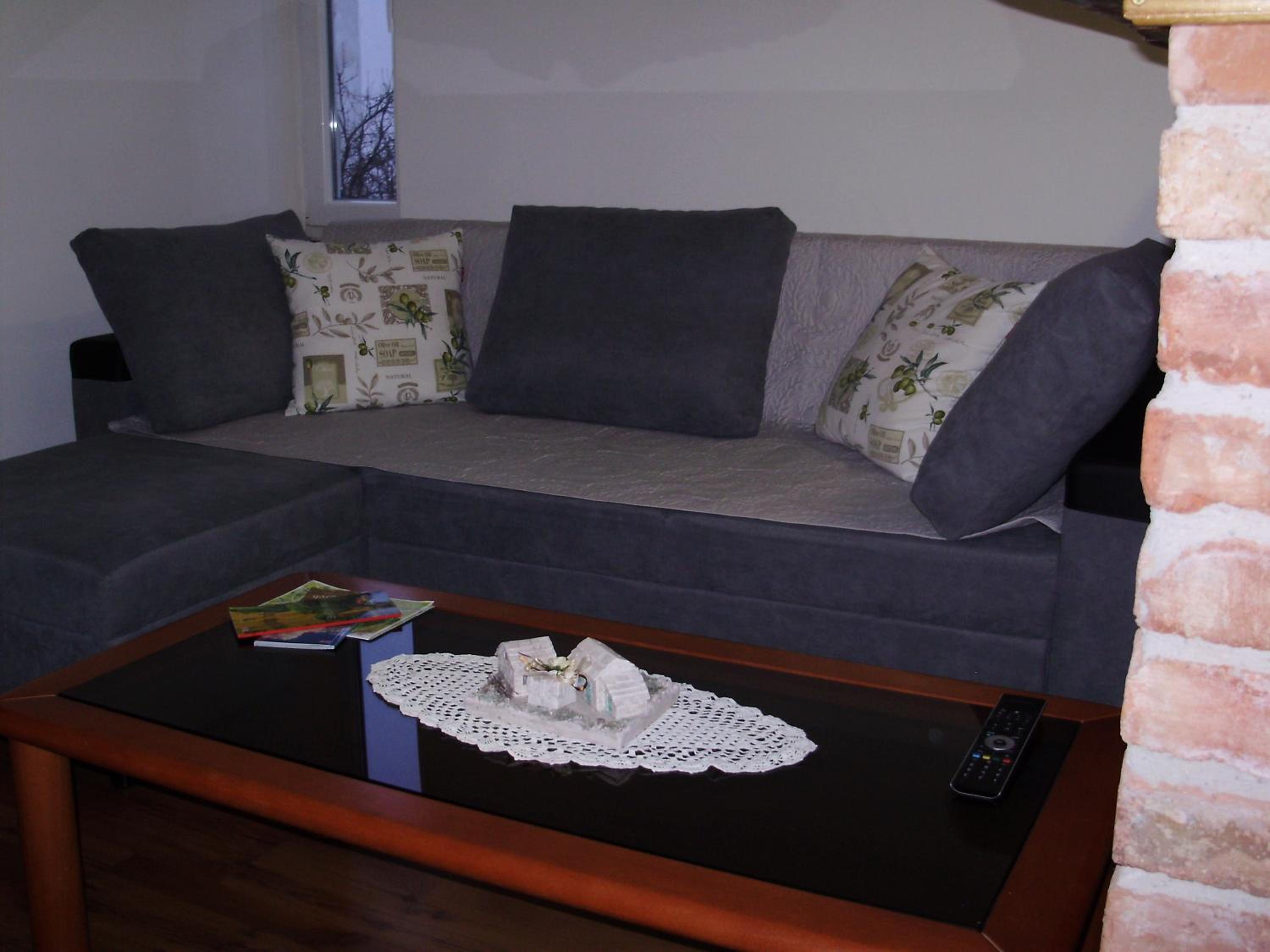 One-Bedroom Apartment - Photo 6