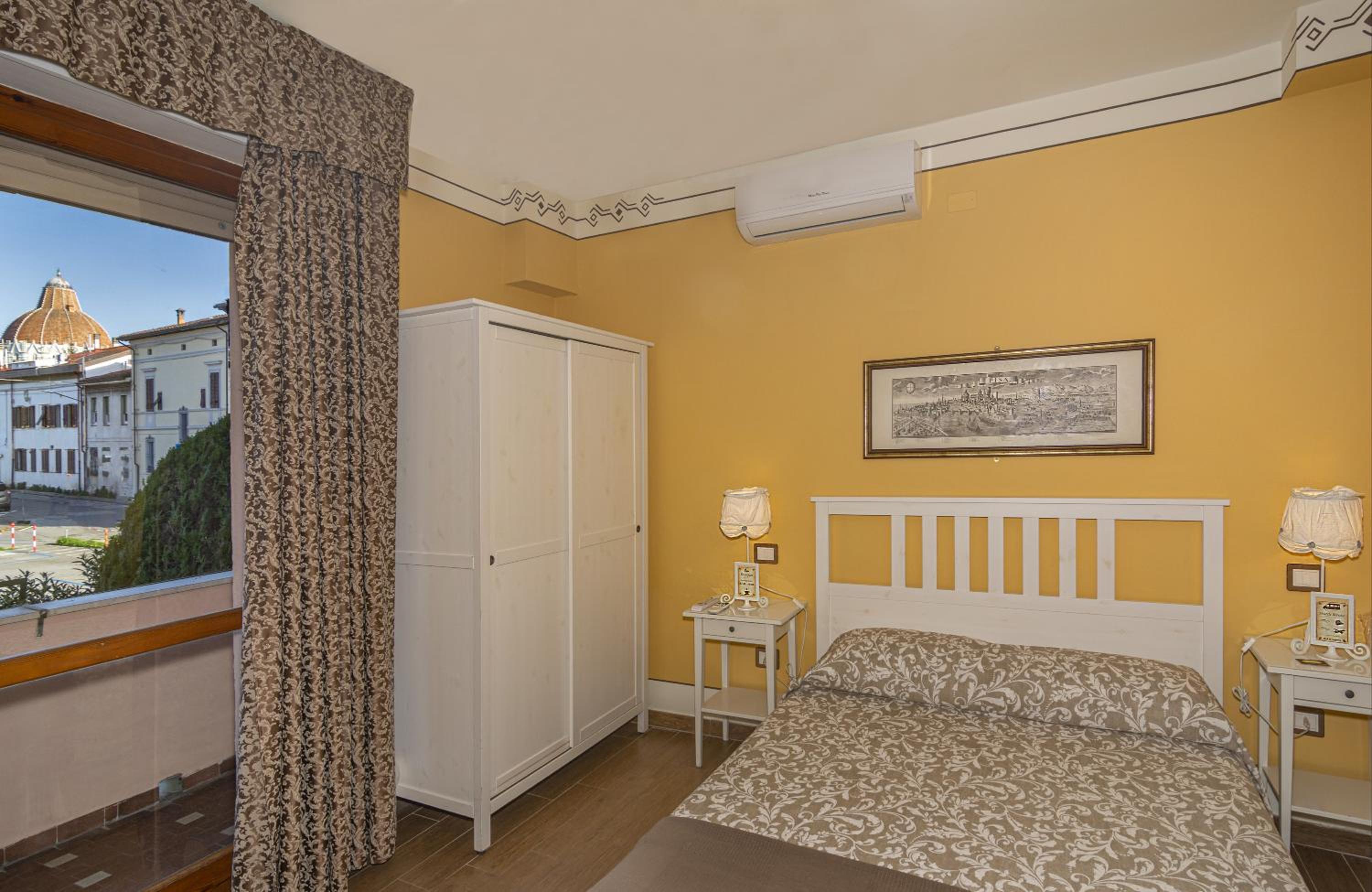 Quarto Duplo Económico - Edifício Separado