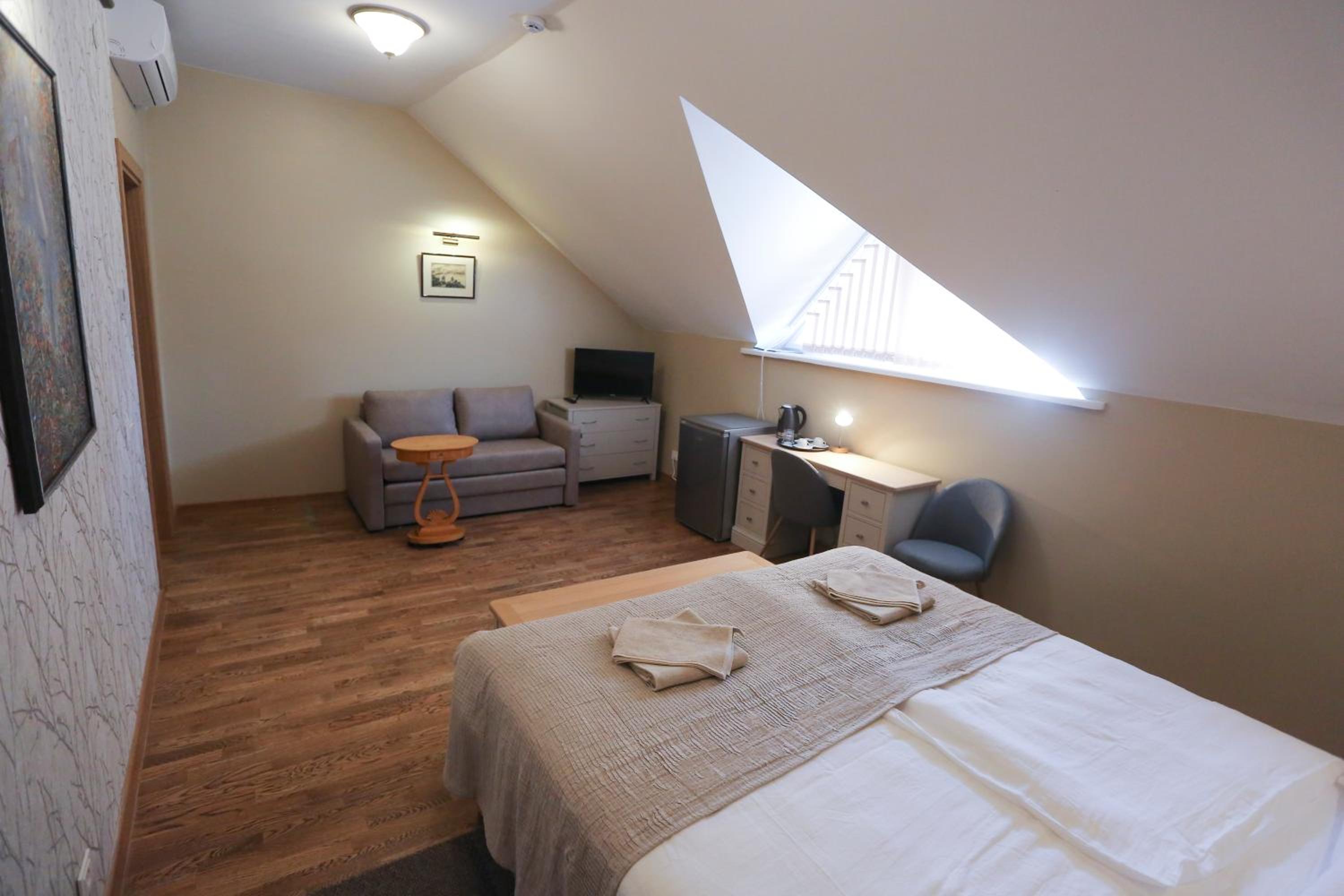 Double or Twin Room with Extra Bed - Photo 1