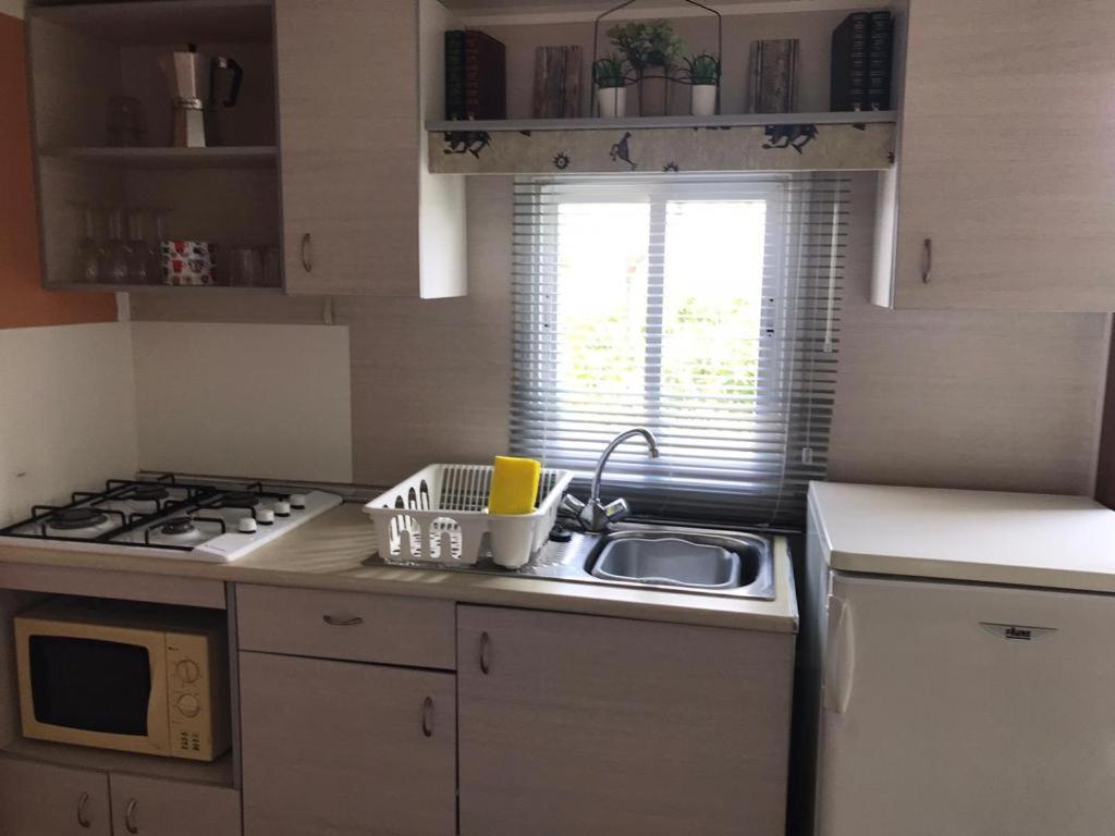 Mobile Home - Photo 3