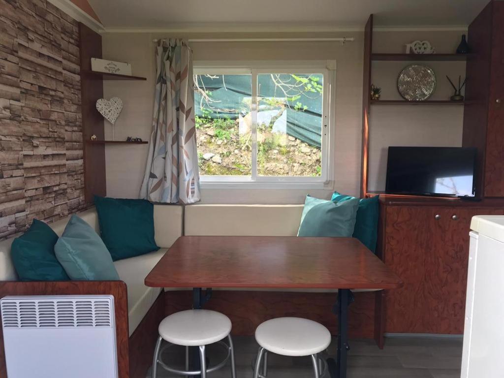 Mobile Home - Photo 1