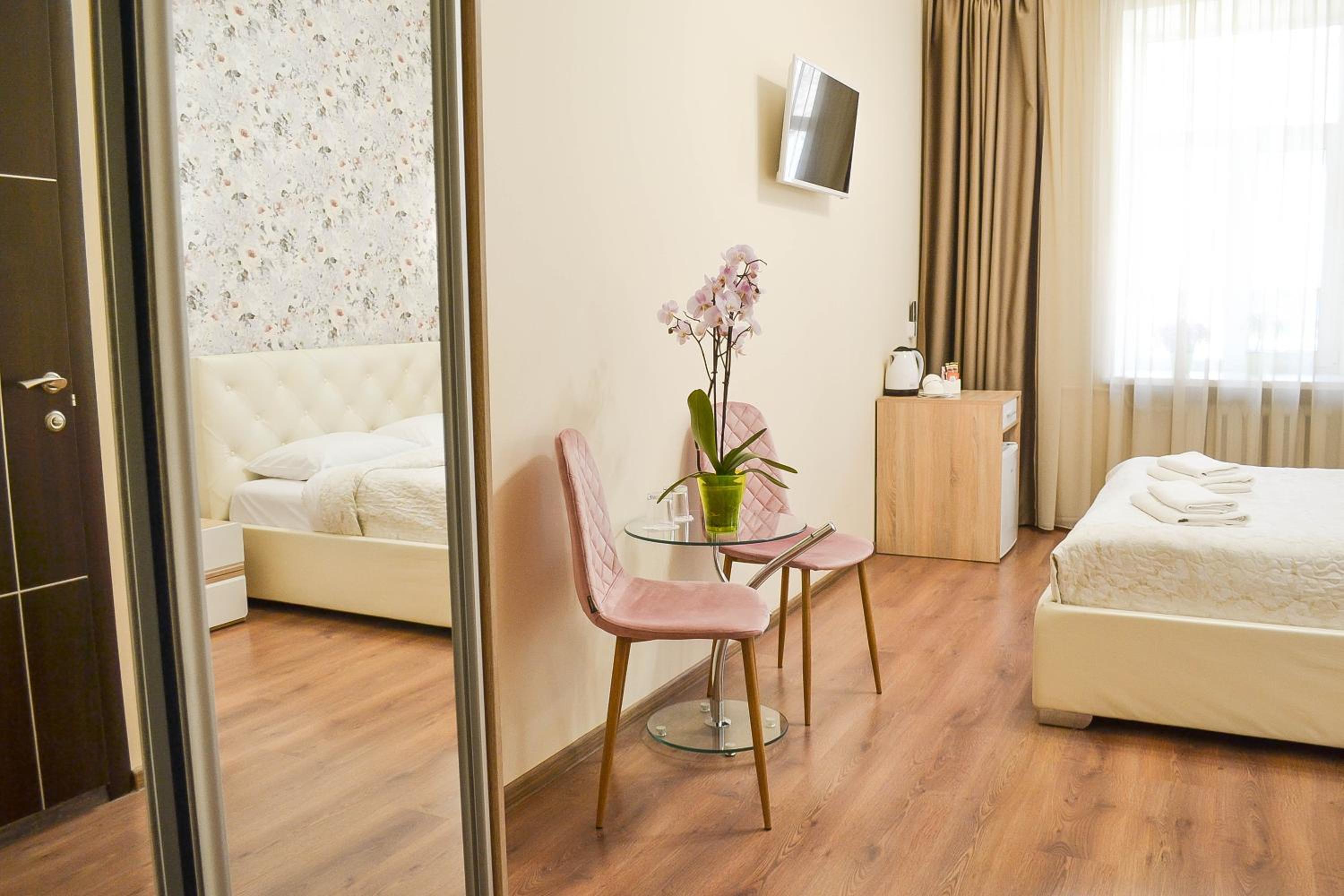 Double Room with Private Bathroom photo 2