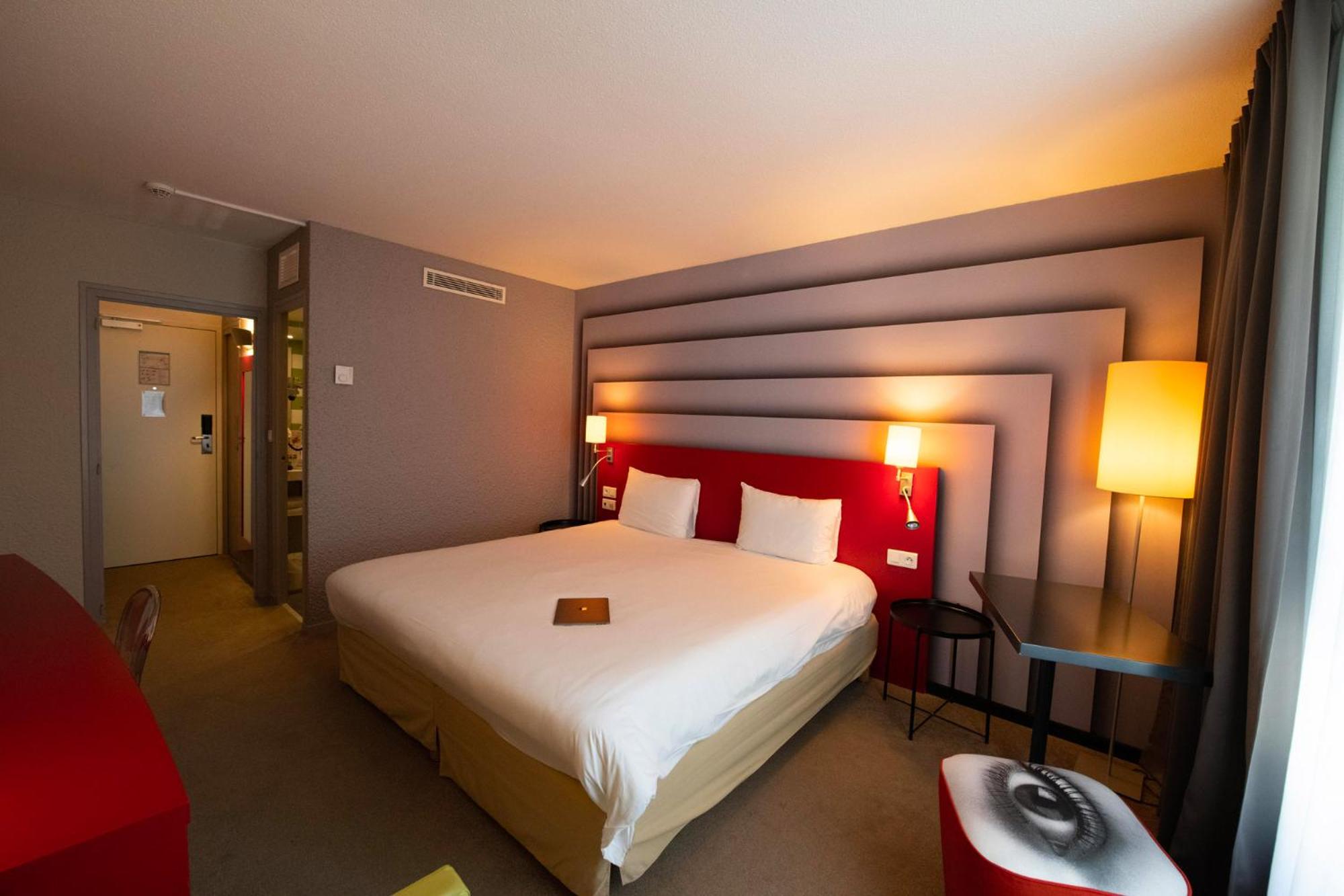 Standard Double Room with Sofa Bed and Shower - Photo 4