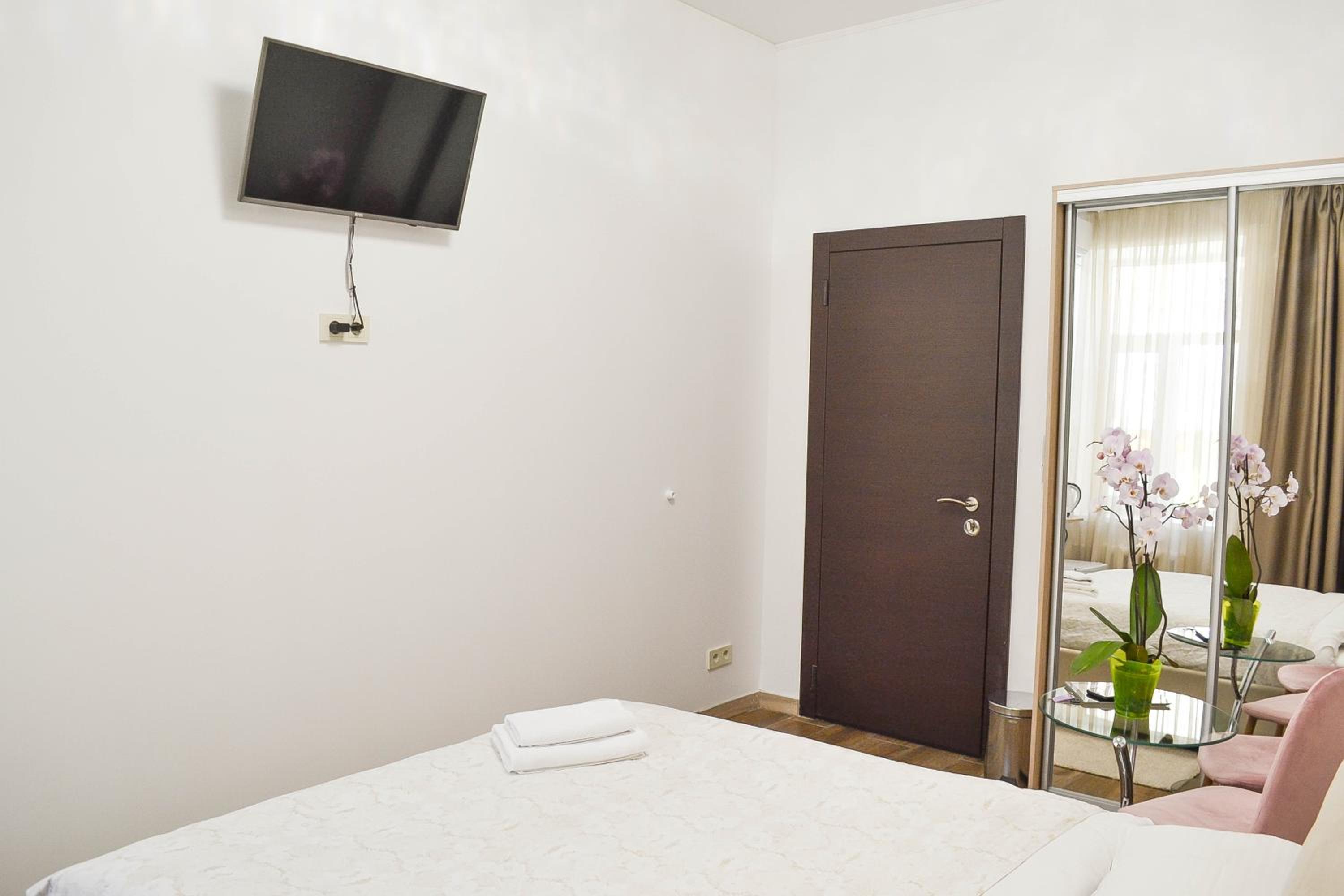 Double Room with Private Bathroom photo 2