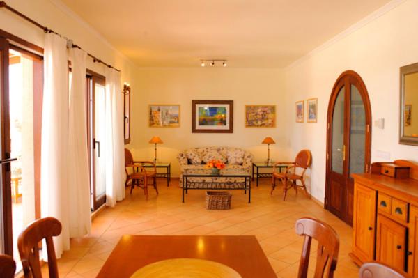 Three-Bedroom House photo 3