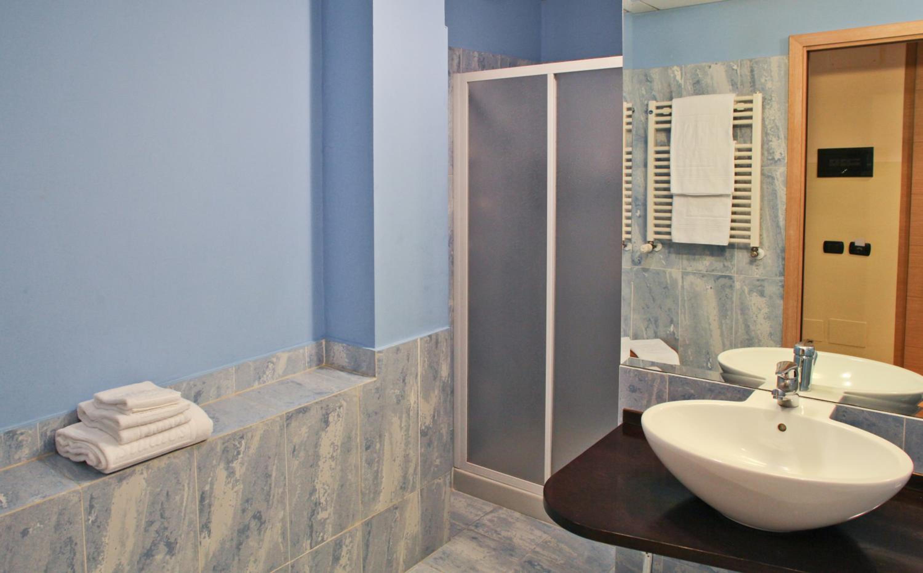 Double Or Twin Room - Photo 8