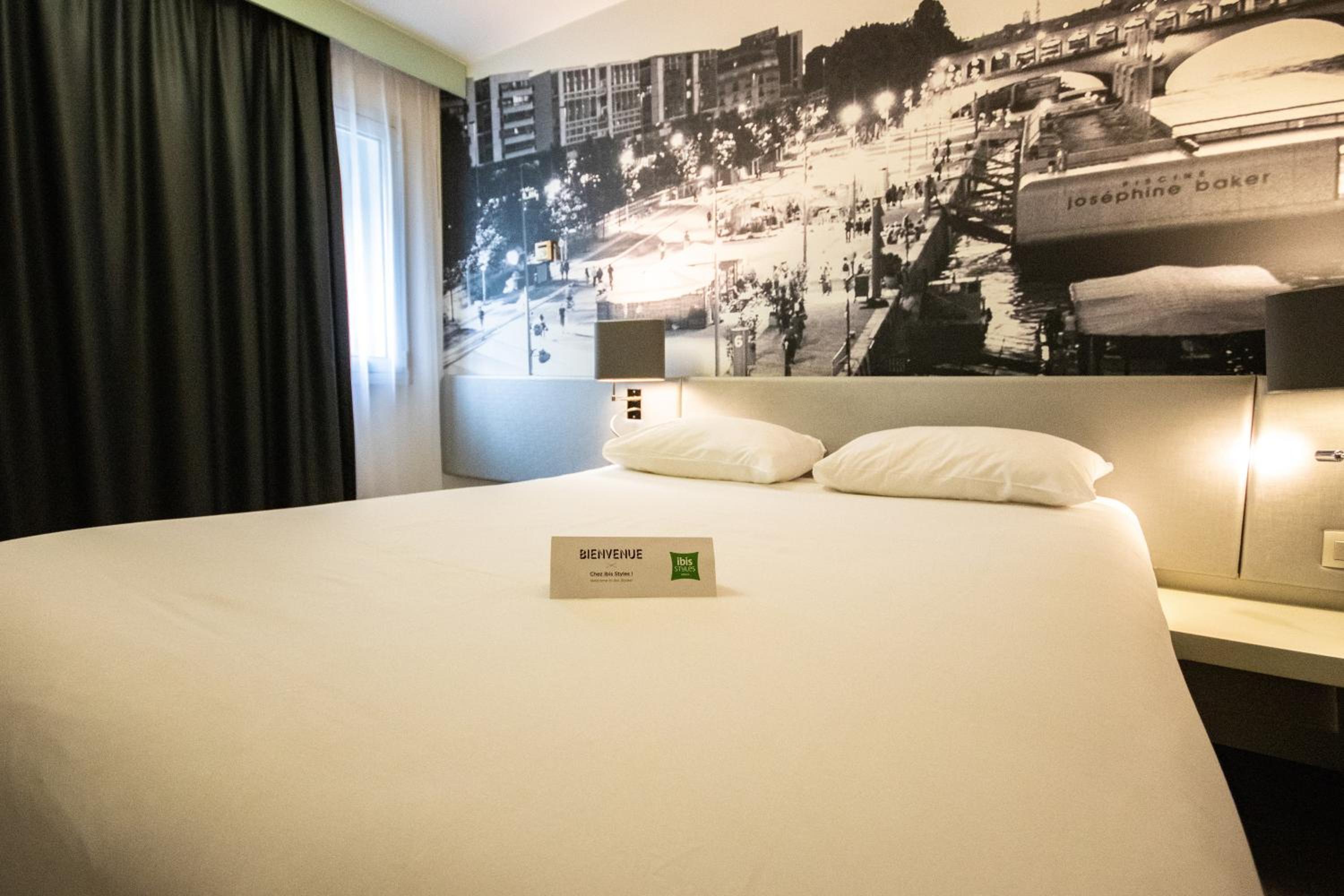Standard Single Room thumbnail 5