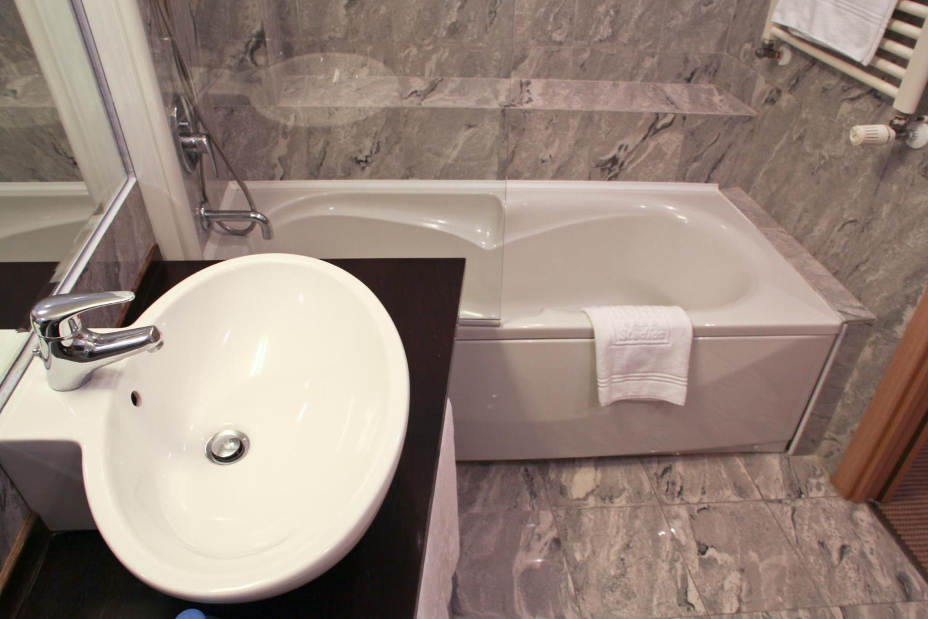Double Or Twin Room - Photo 5