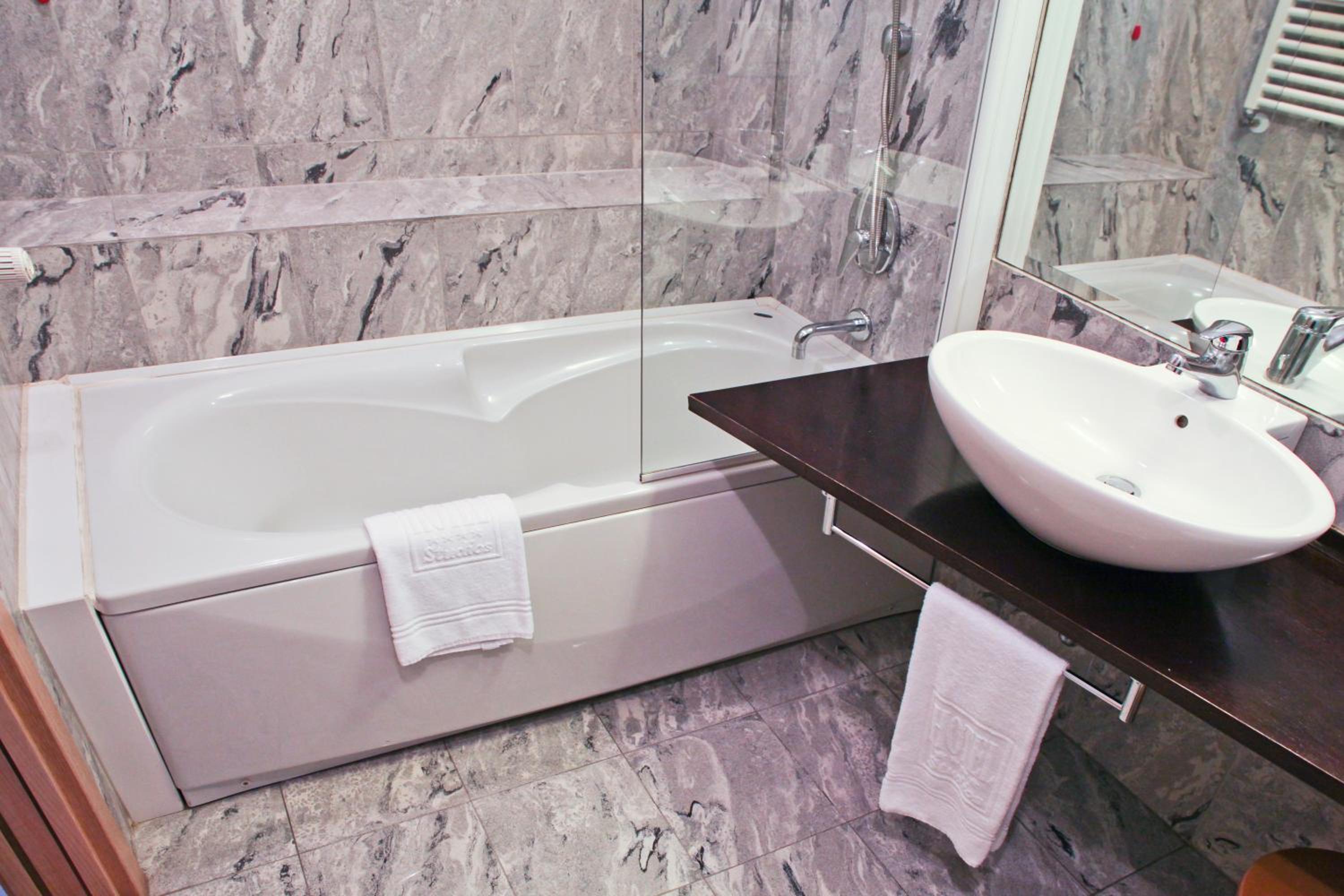 Double Or Twin Room - Photo 6