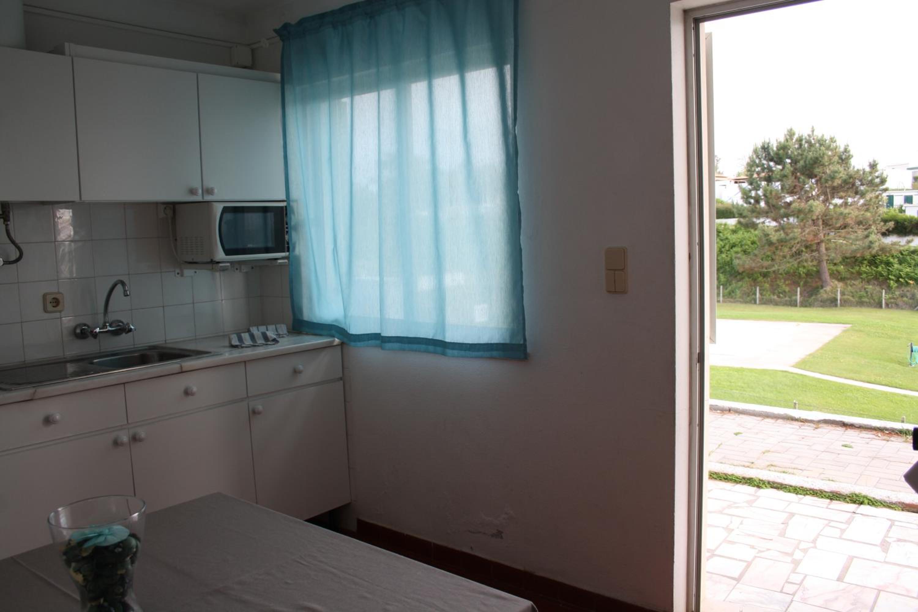 One-Bedroom Bungalow - Photo 9